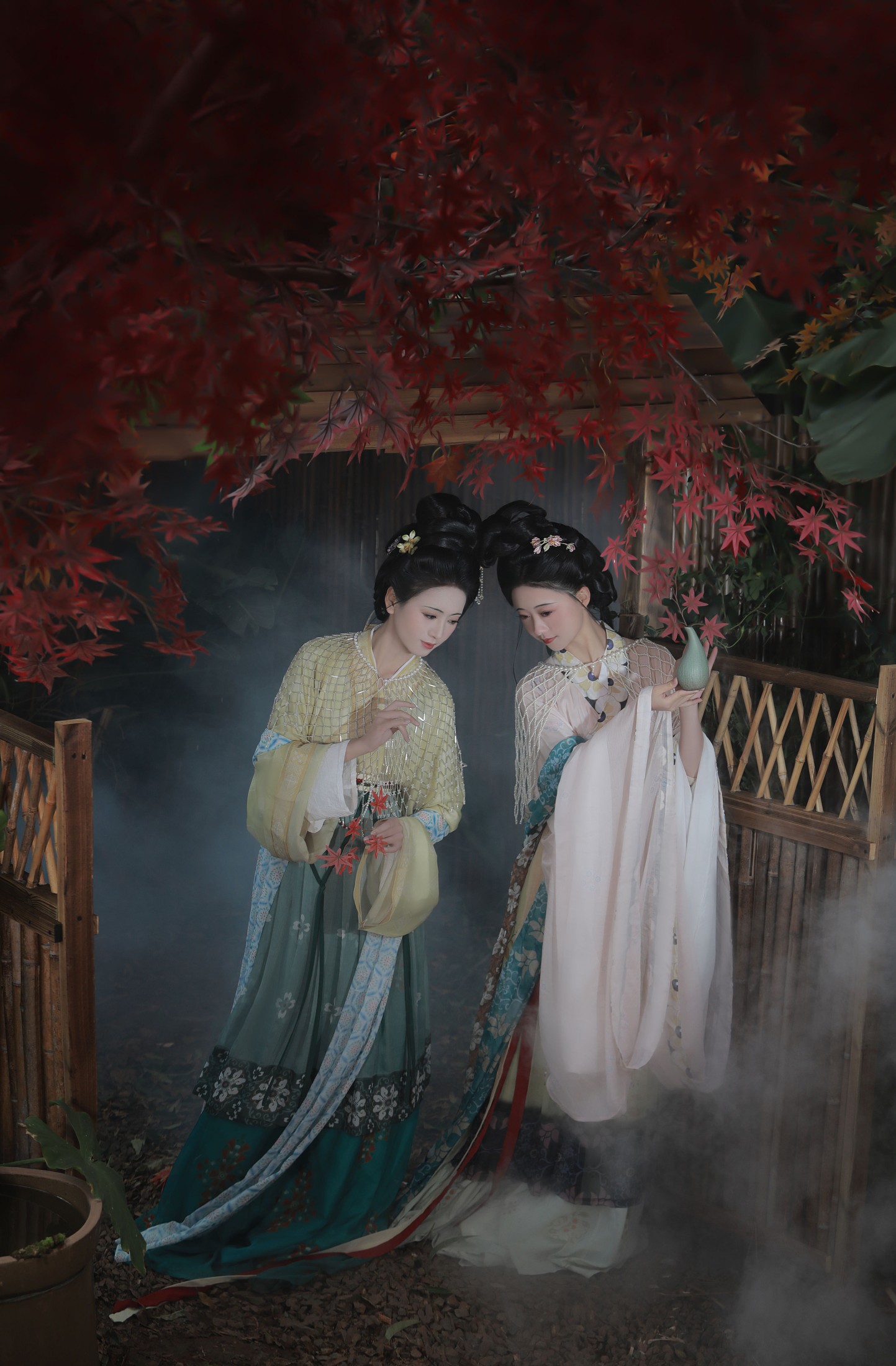 与芳 瑜瑾 – 《眉目自成诗三百，鬓如春风裁》[22P]