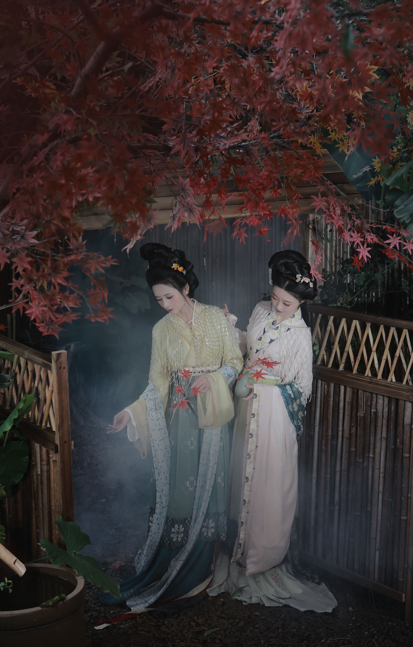 与芳 瑜瑾 – 《眉目自成诗三百，鬓如春风裁》[22P]