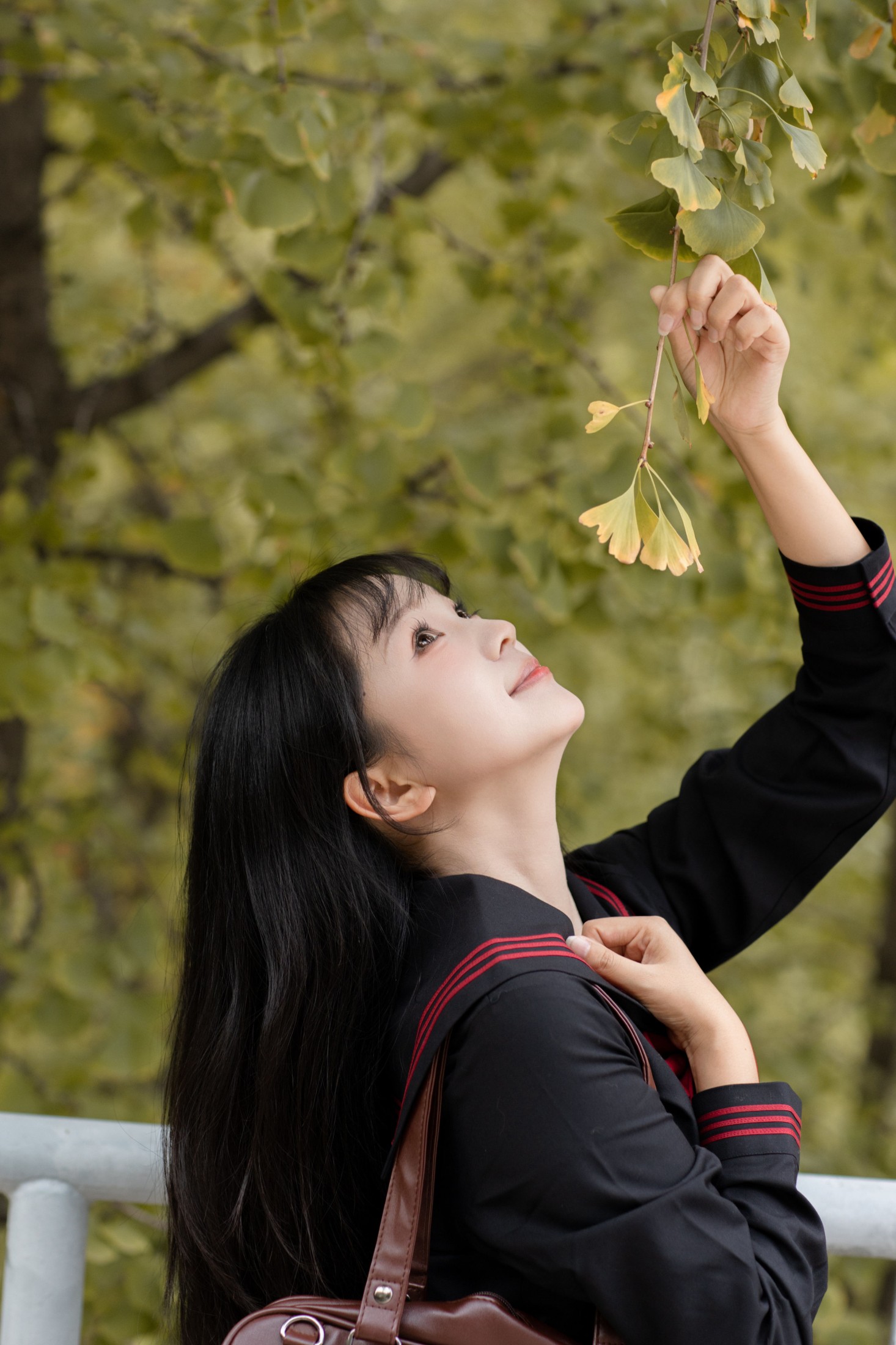 鱼泡泡 – 《树荫下的日系少女》[22P]