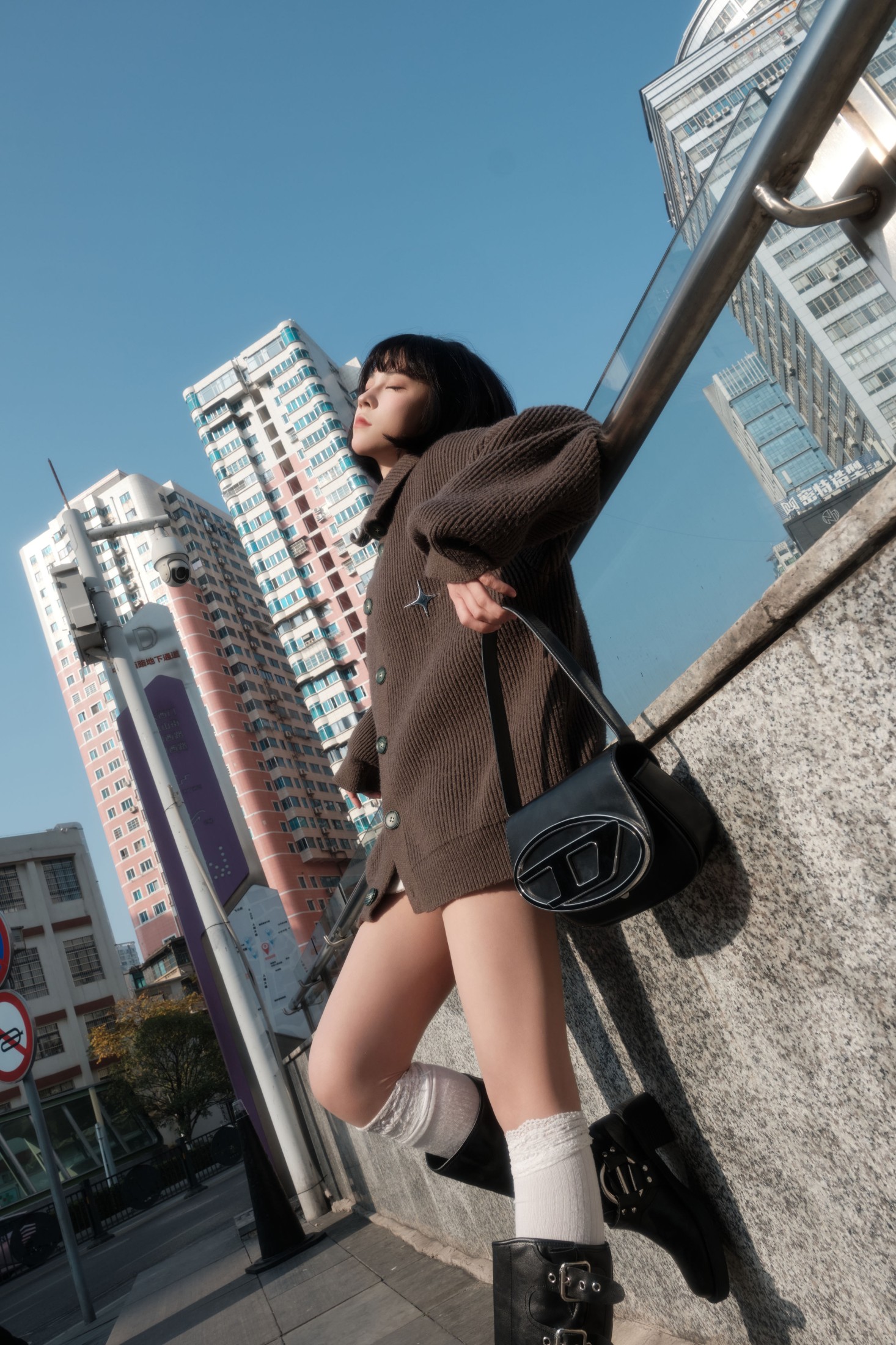 悲伤薯条555 – 《冬日街拍》[22P]