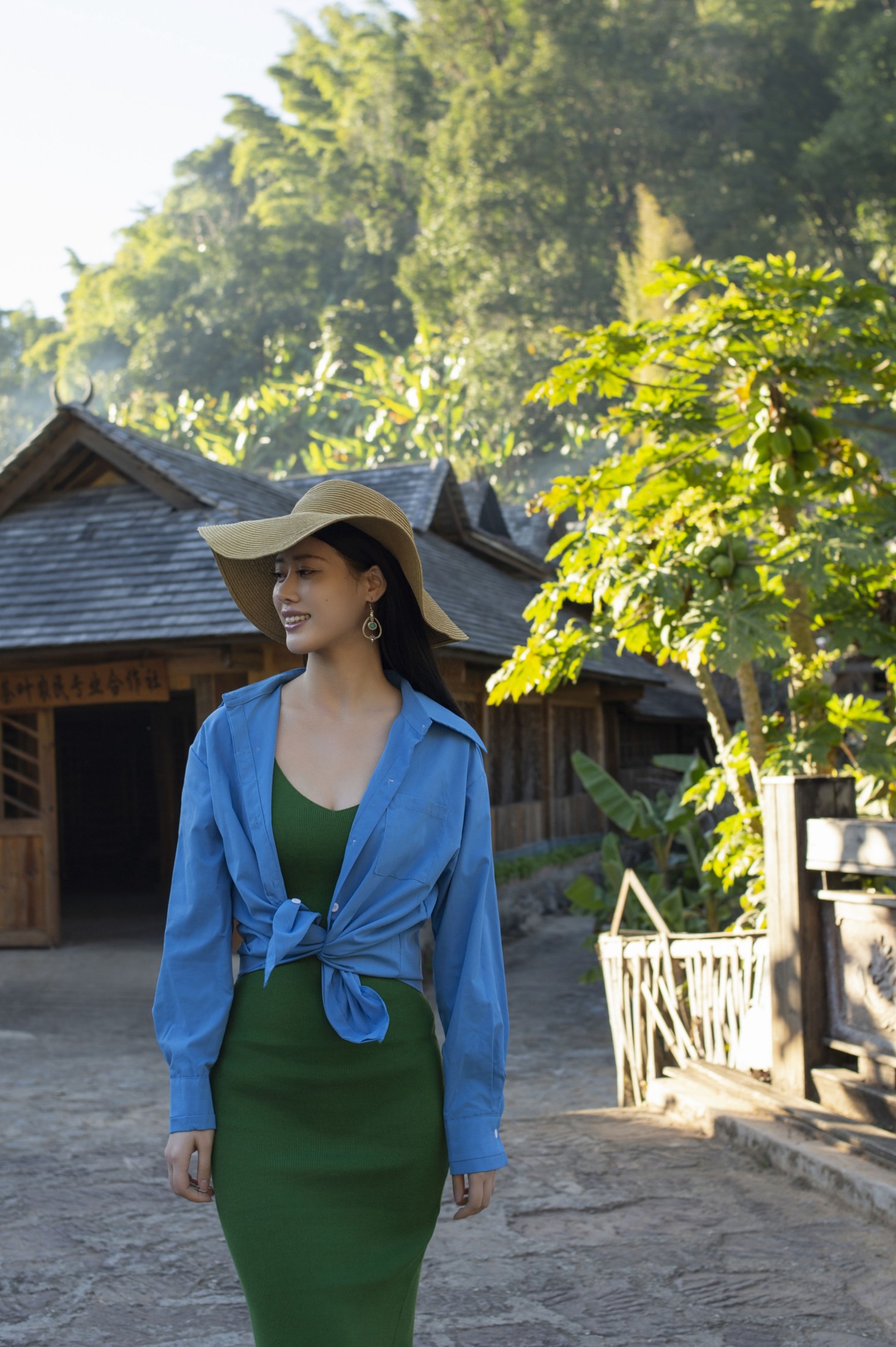 Chenaling_CL – 《布朗族古寨》[38P]