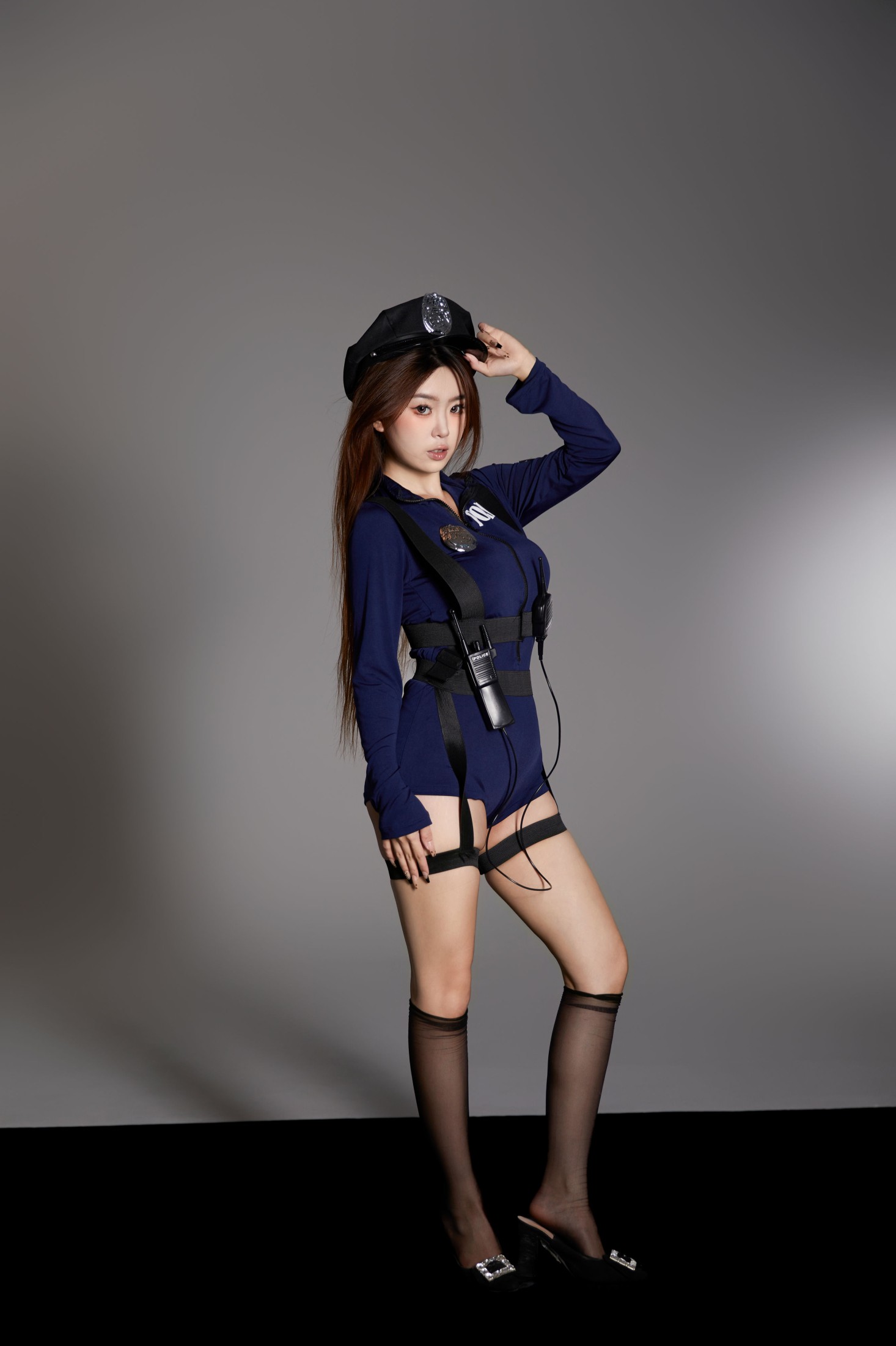 CARLEE是77呀 – 《辣妹女警写真》[22P]