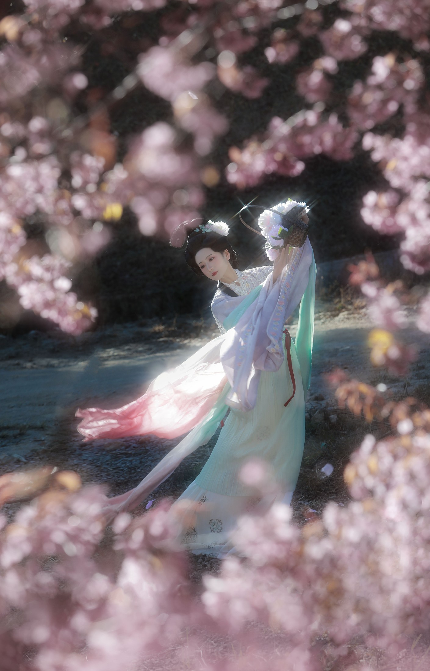 瑜瑾 – 《绣面芙蓉一笑开，斜飞宝鸭衬相腮》[22P]