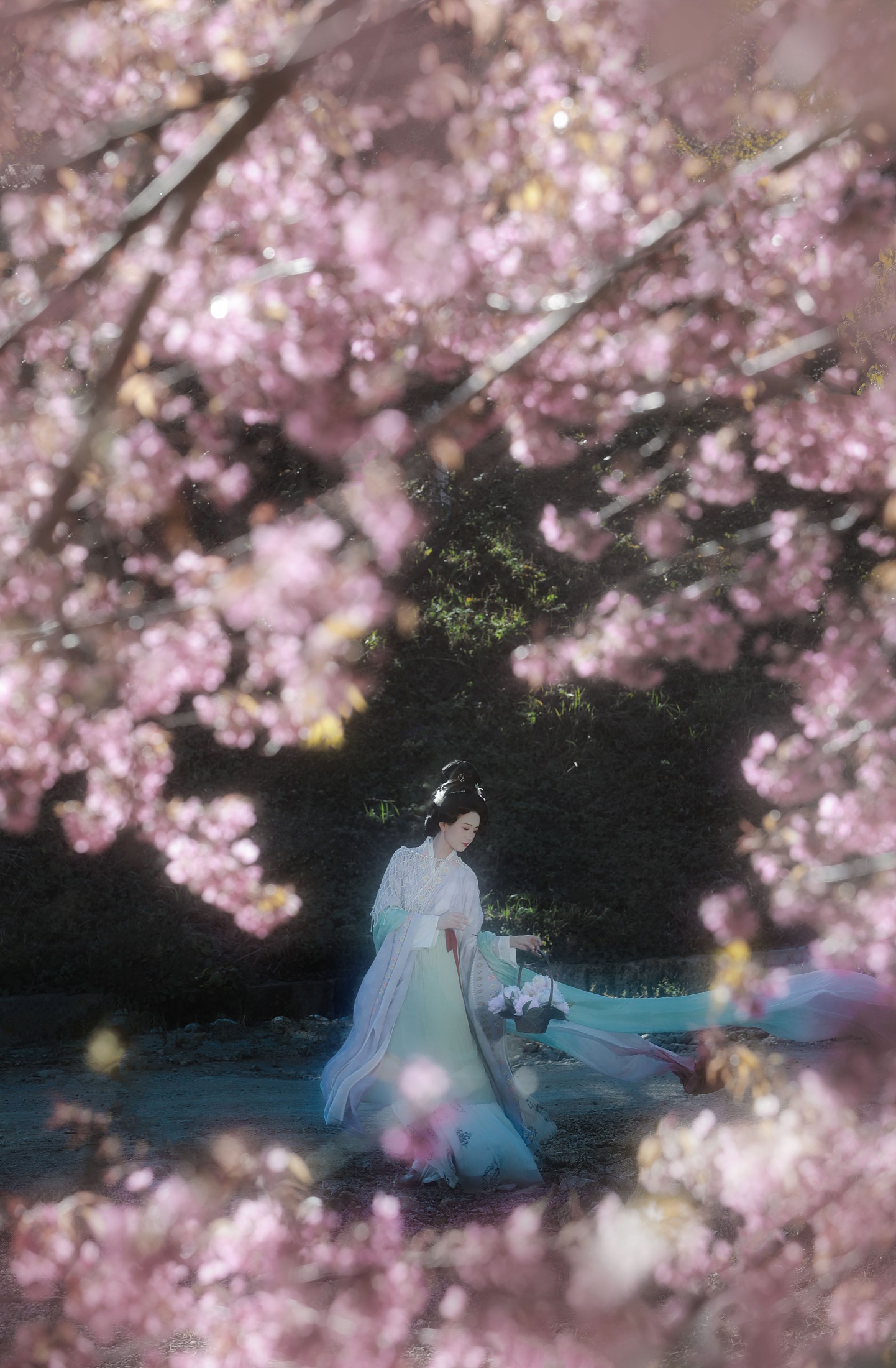 瑜瑾 – 《绣面芙蓉一笑开，斜飞宝鸭衬相腮》[22P]