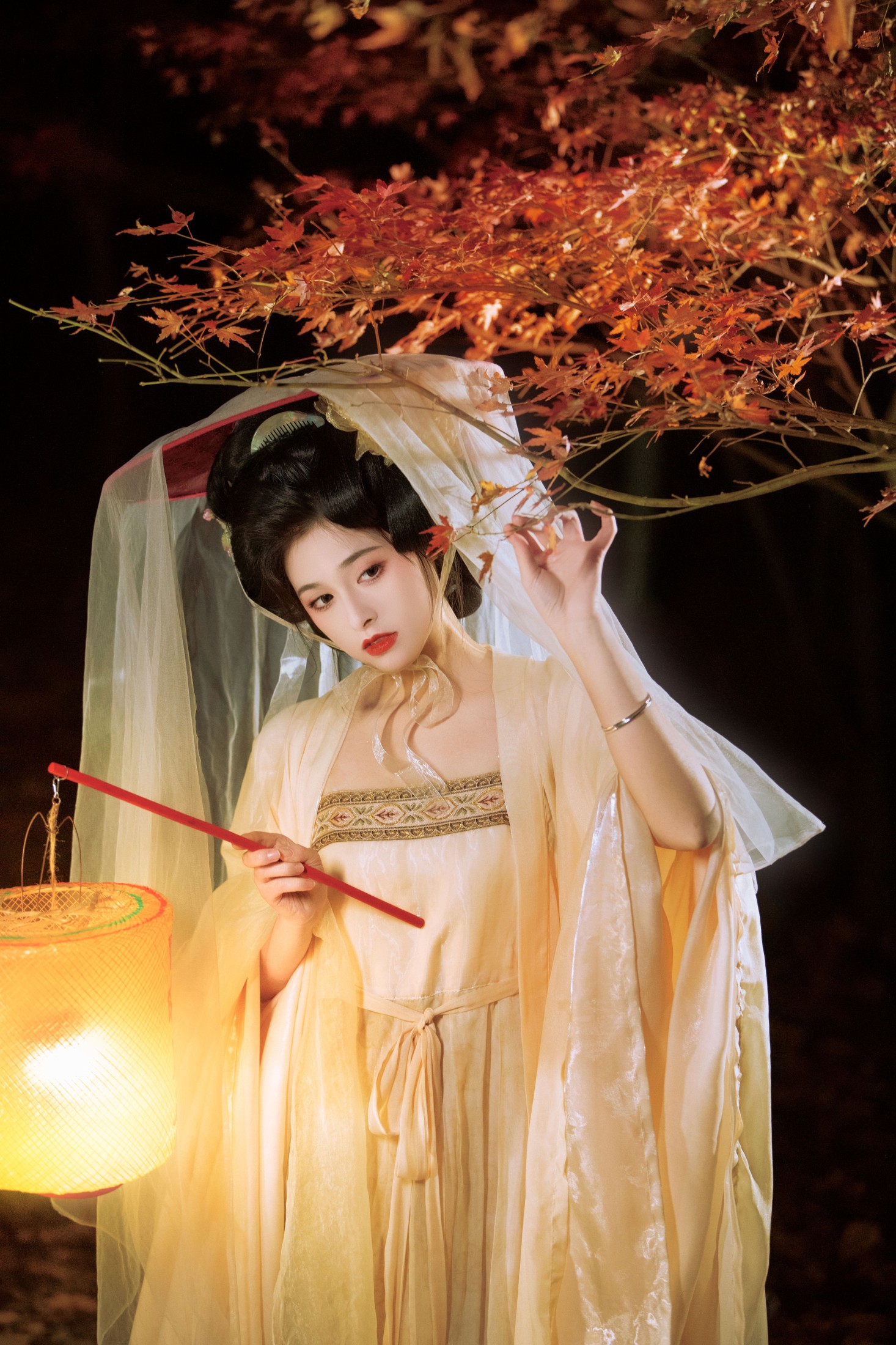 恬恬圈圈 – 《枫霜》[25P]