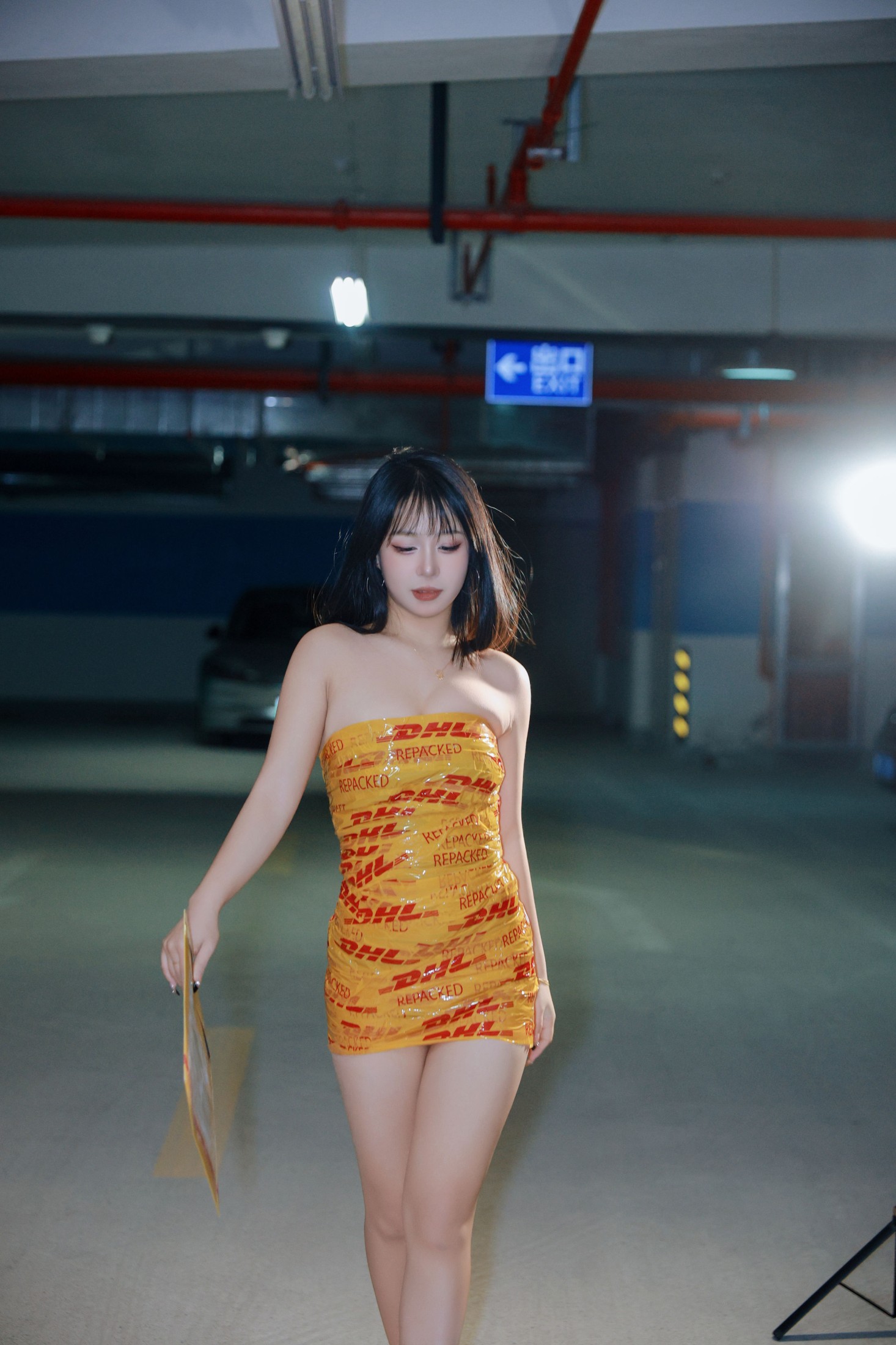 王哪跑¹¹⁰⁶ – 《胶带风写真》[27P]