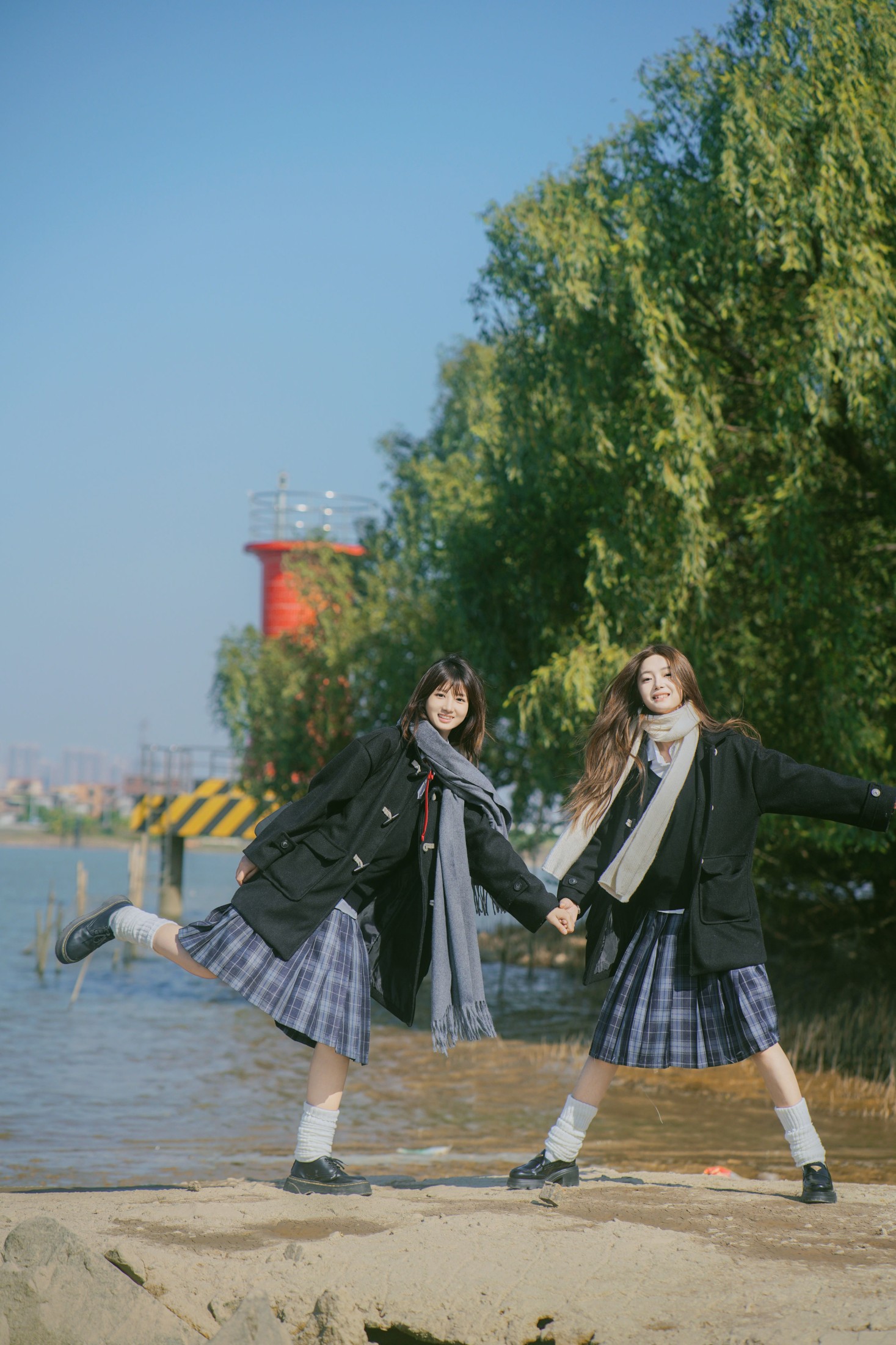 橘子 泡泡小咩 – 《江风轻拂，双生少女的清甜时光》[30P]