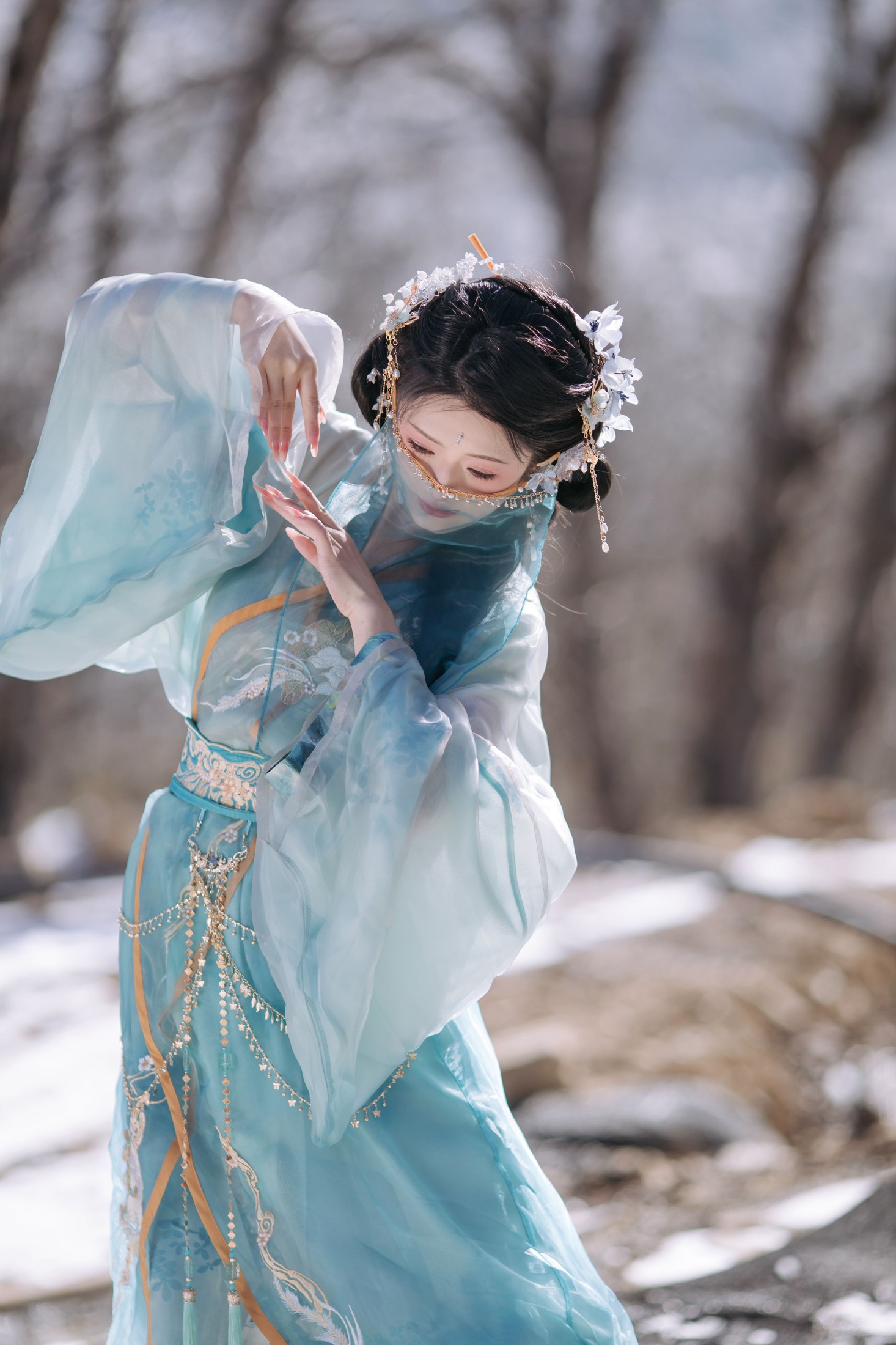 赤嫣在这里 – 《她从天山来》[21P]