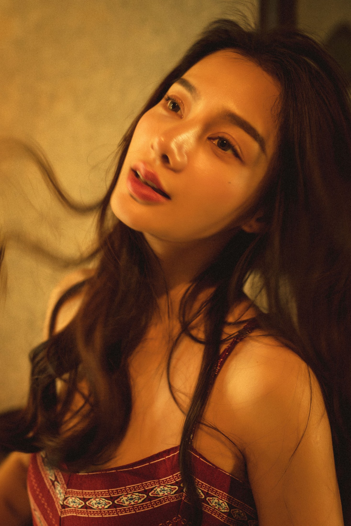 姝雯同学 – 《昏暗灯光下蔓延的暧昧气息》[28P]