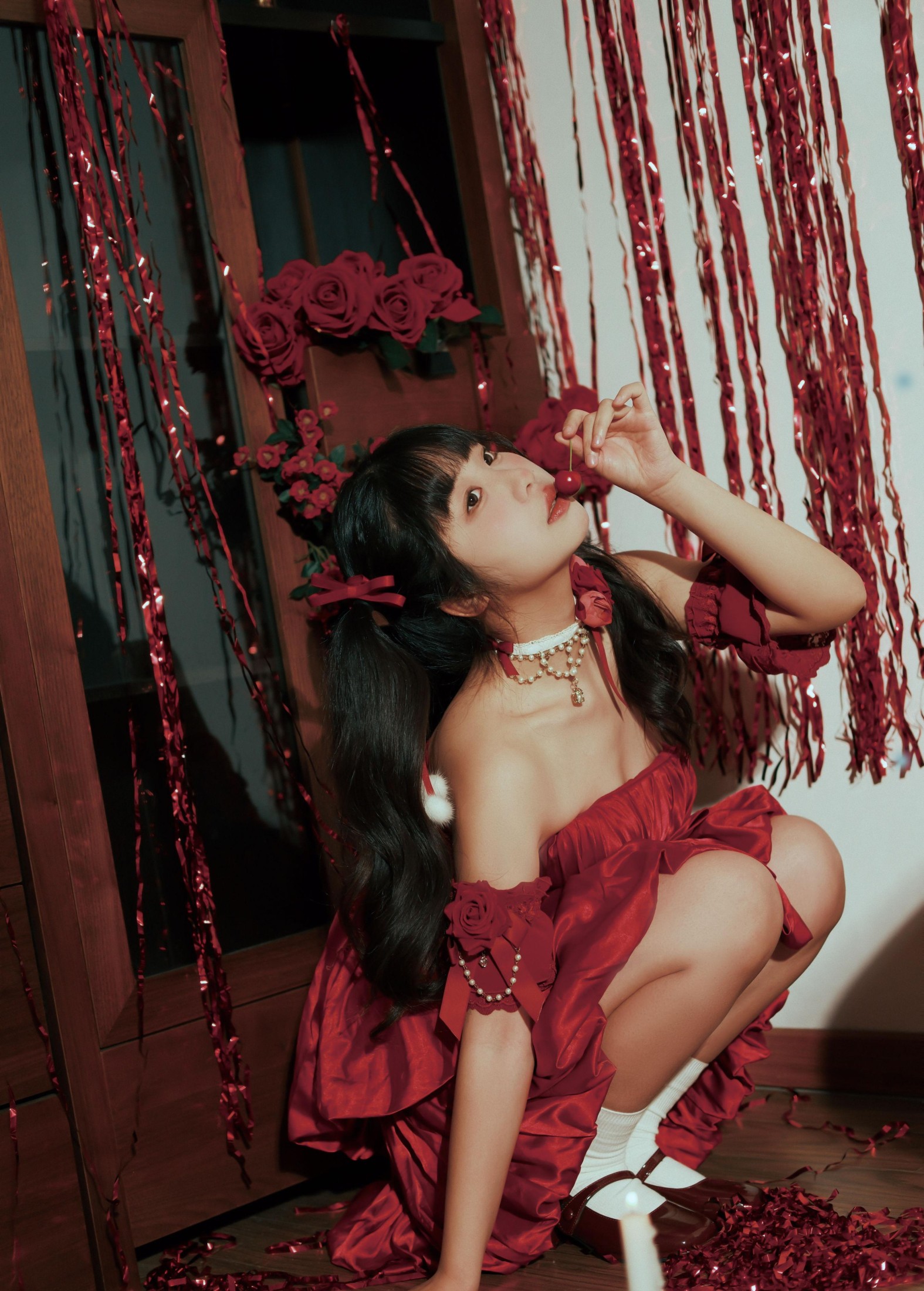 梅子梅子 – 《红裙女孩》[13P]