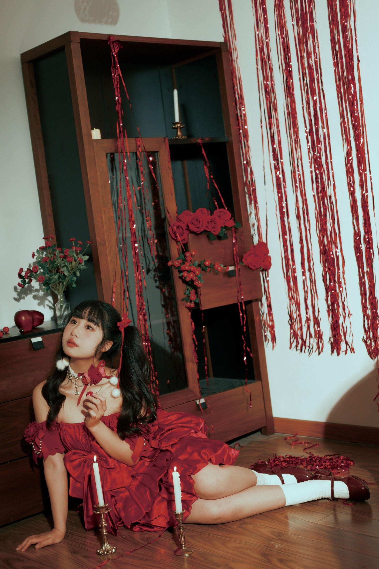 梅子梅子 – 《红裙女孩》[13P]