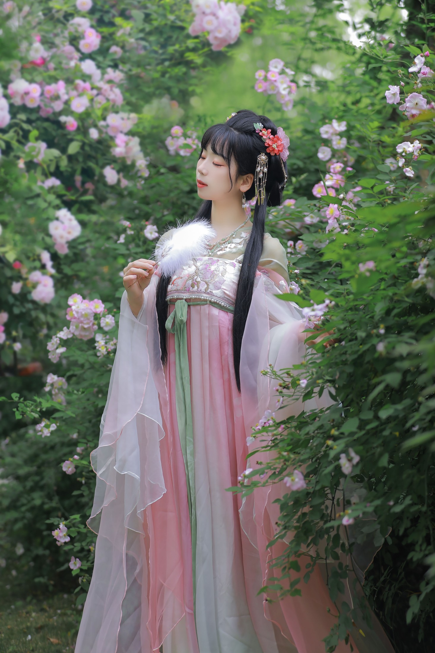 周周Ay – 《花丛少女》[21P]