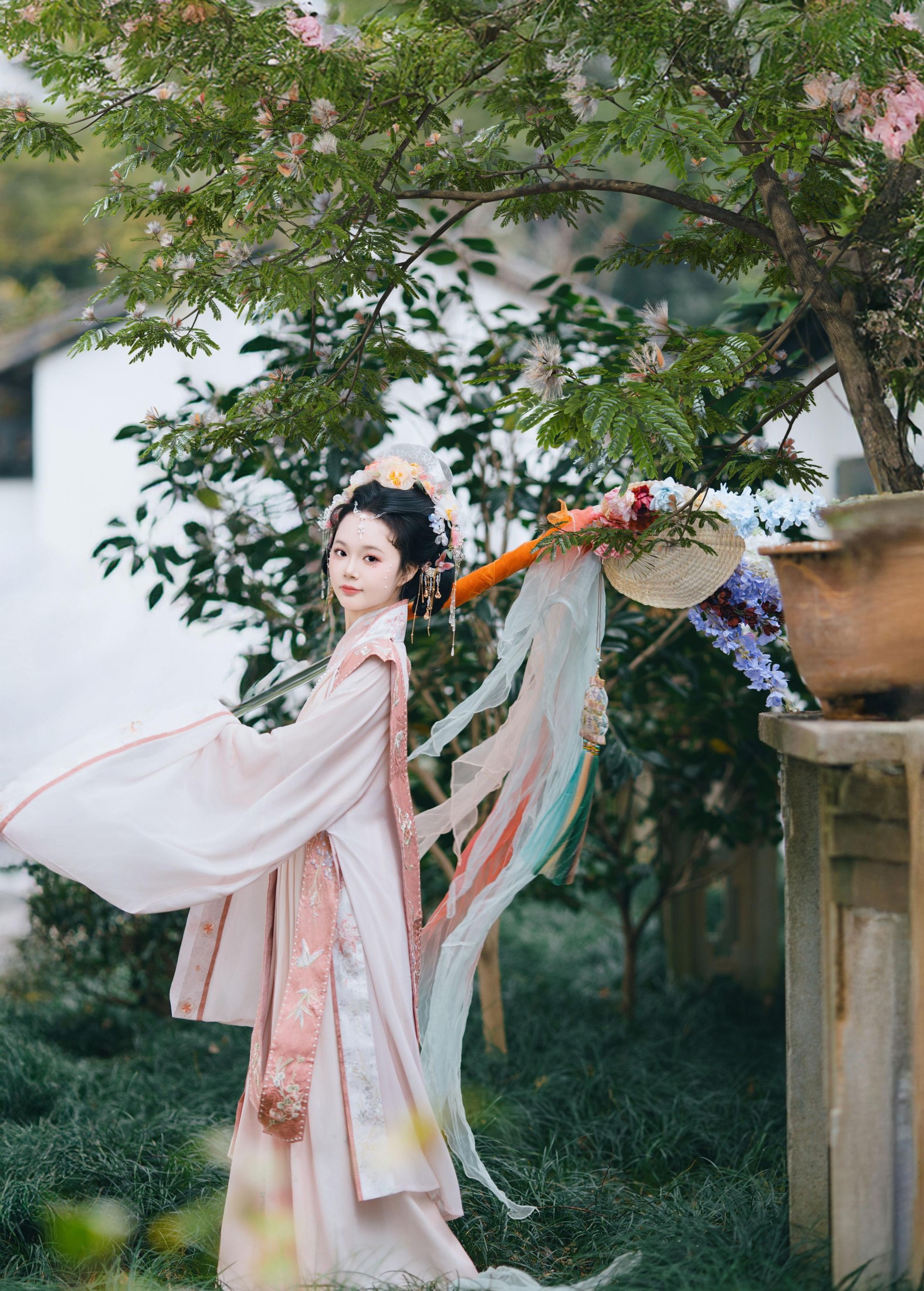 焦糖马奇朵 – 《珠光点染三白妆，墨云深处见芳华》[15P] 插图2