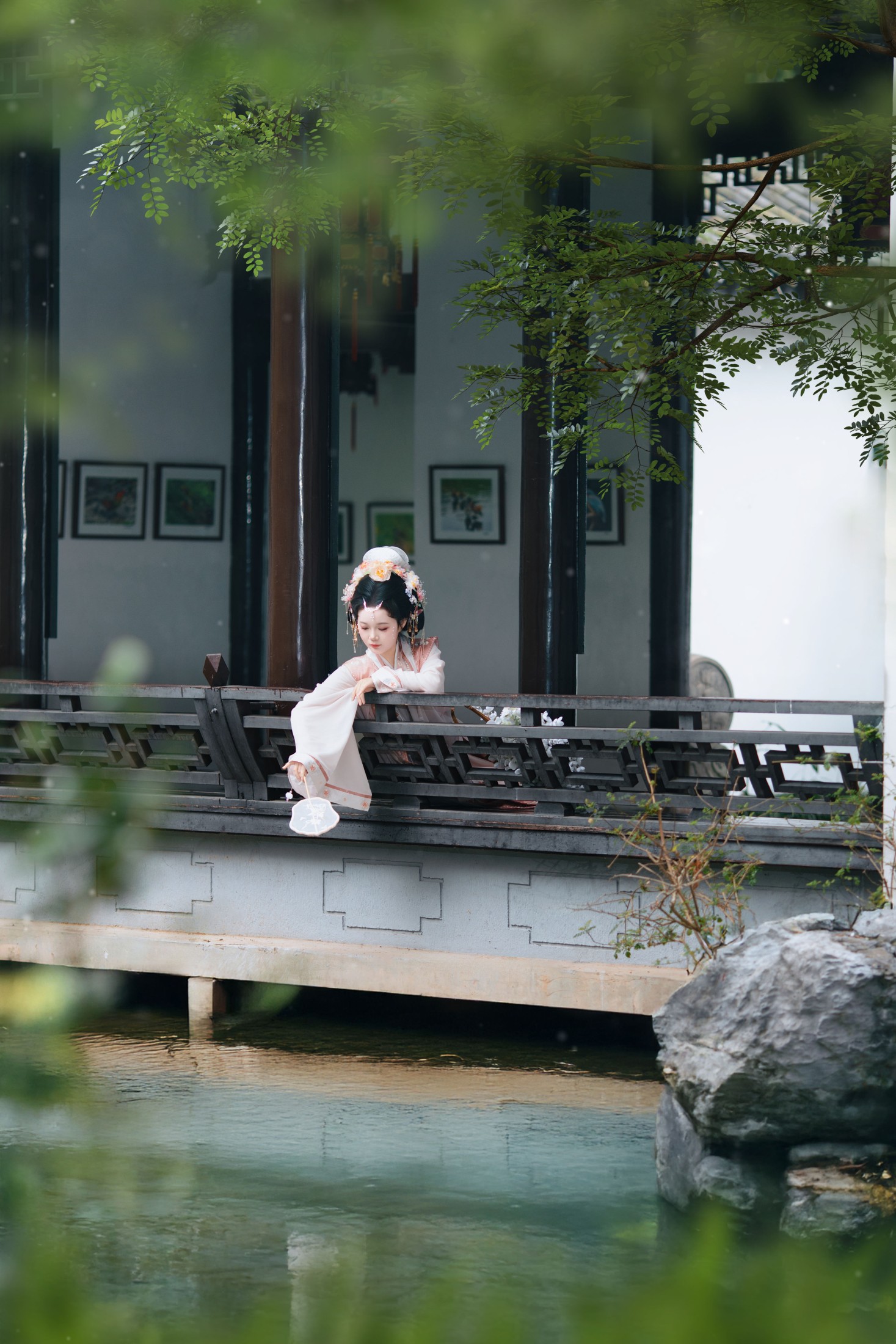 焦糖马奇朵 – 《珠光点染三白妆，墨云深处见芳华》[15P] 插图3