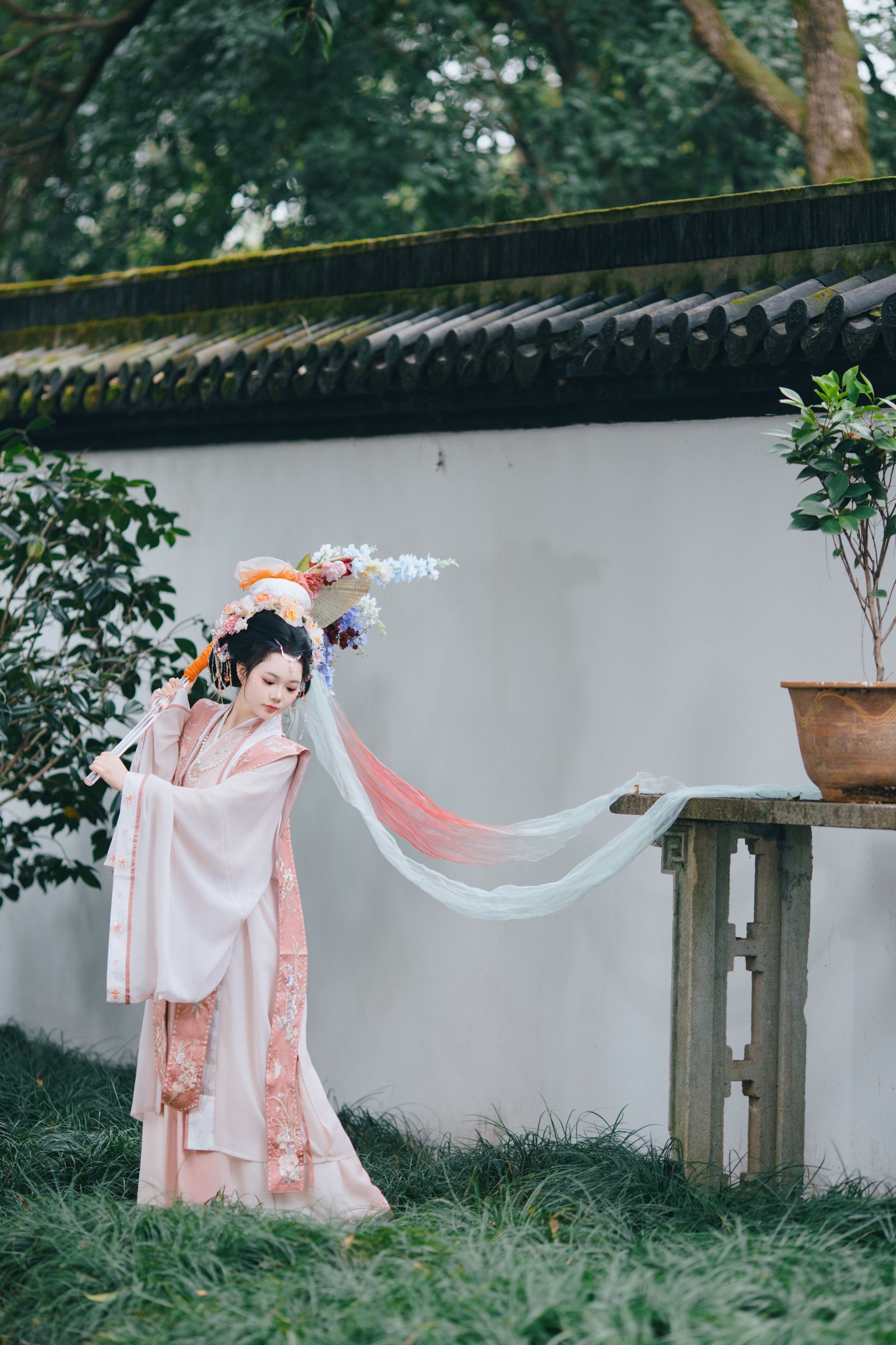 焦糖马奇朵 – 《珠光点染三白妆，墨云深处见芳华》[15P]