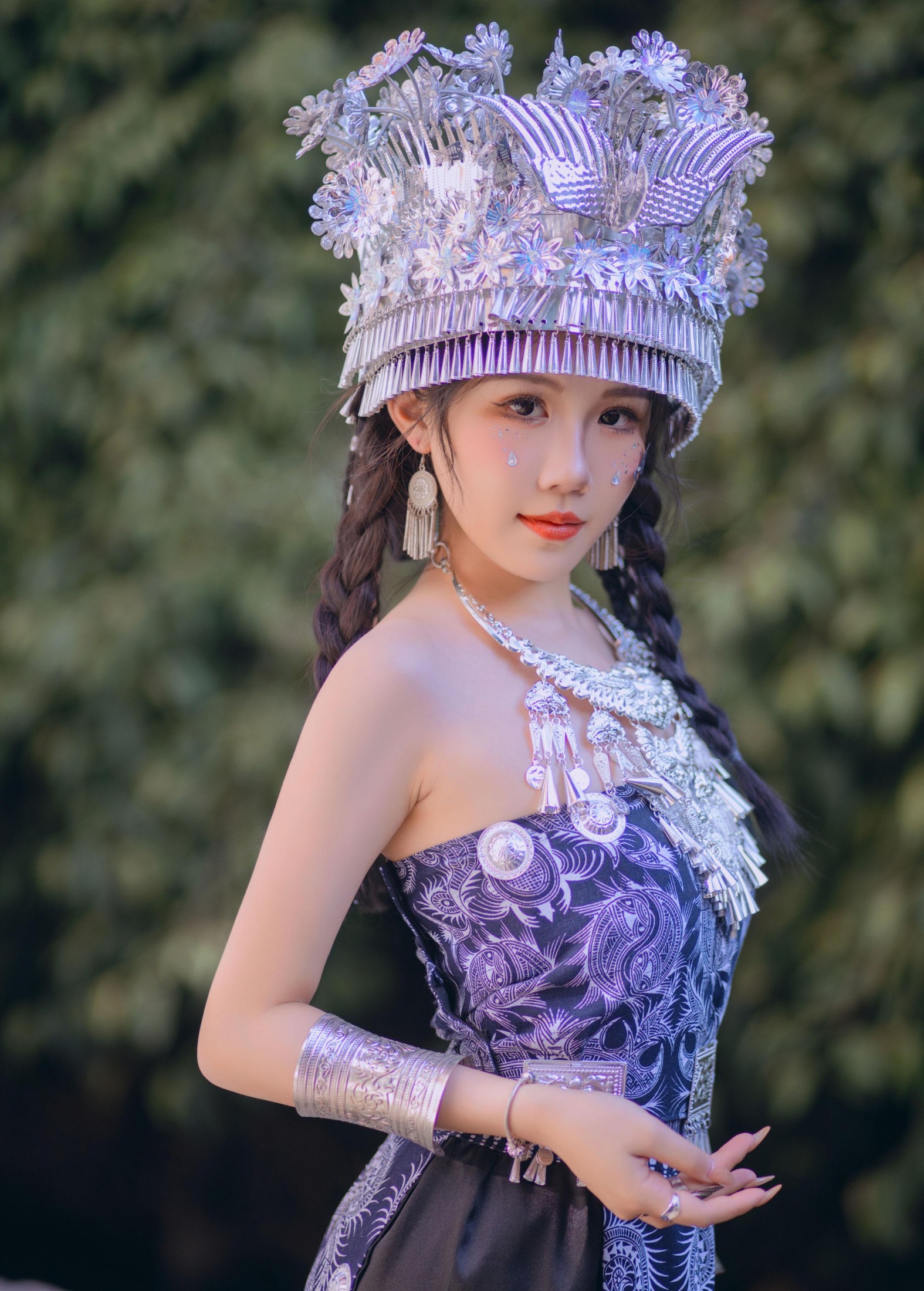 小林 – 《苗疆阿妹》[18P]