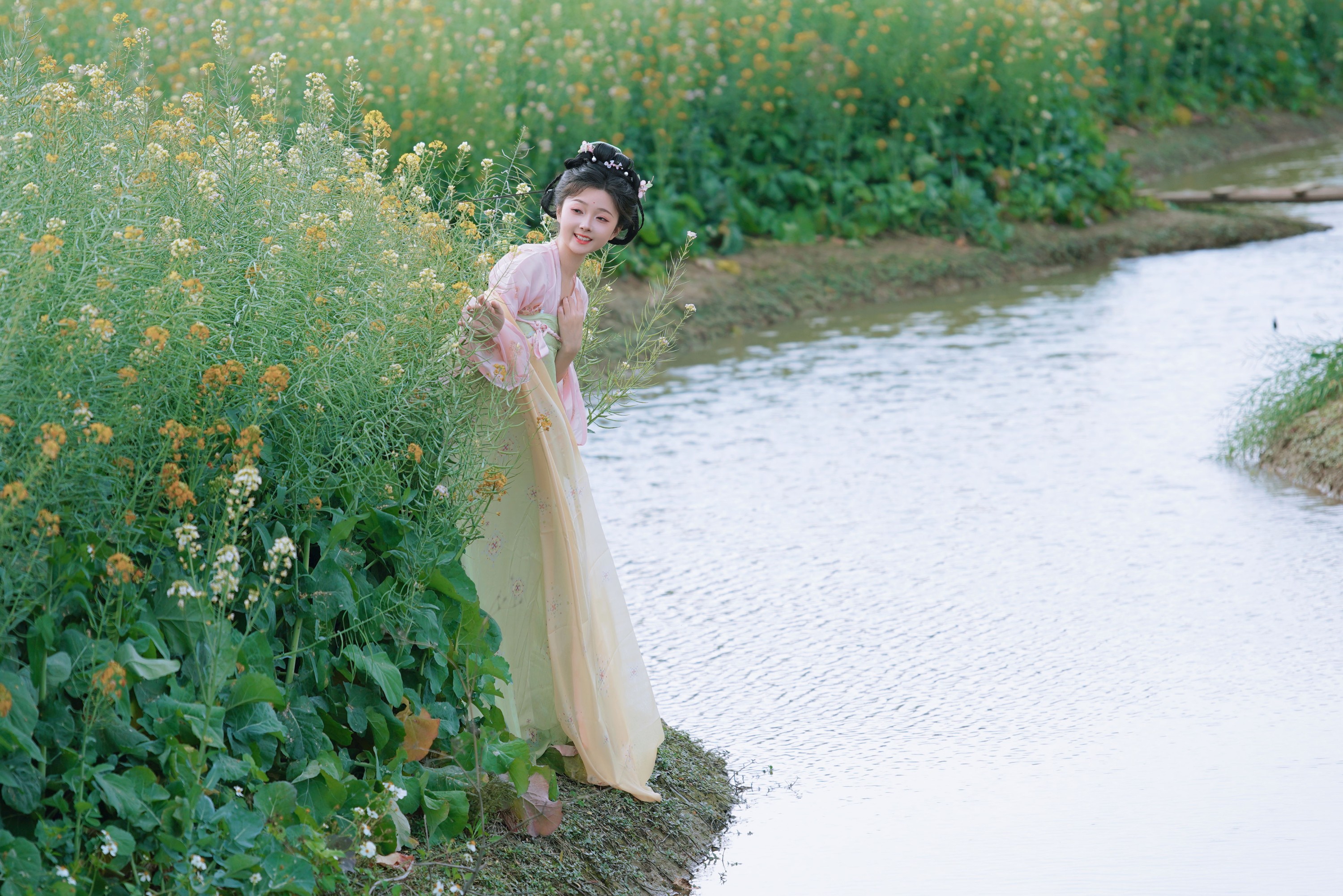 漩涡鸣子 – 《邂逅七彩花田里的仙女》[47P]