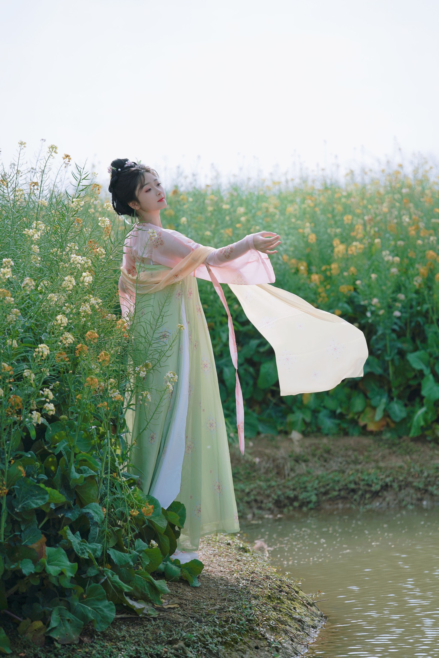 漩涡鸣子 – 《邂逅七彩花田里的仙女》[47P]