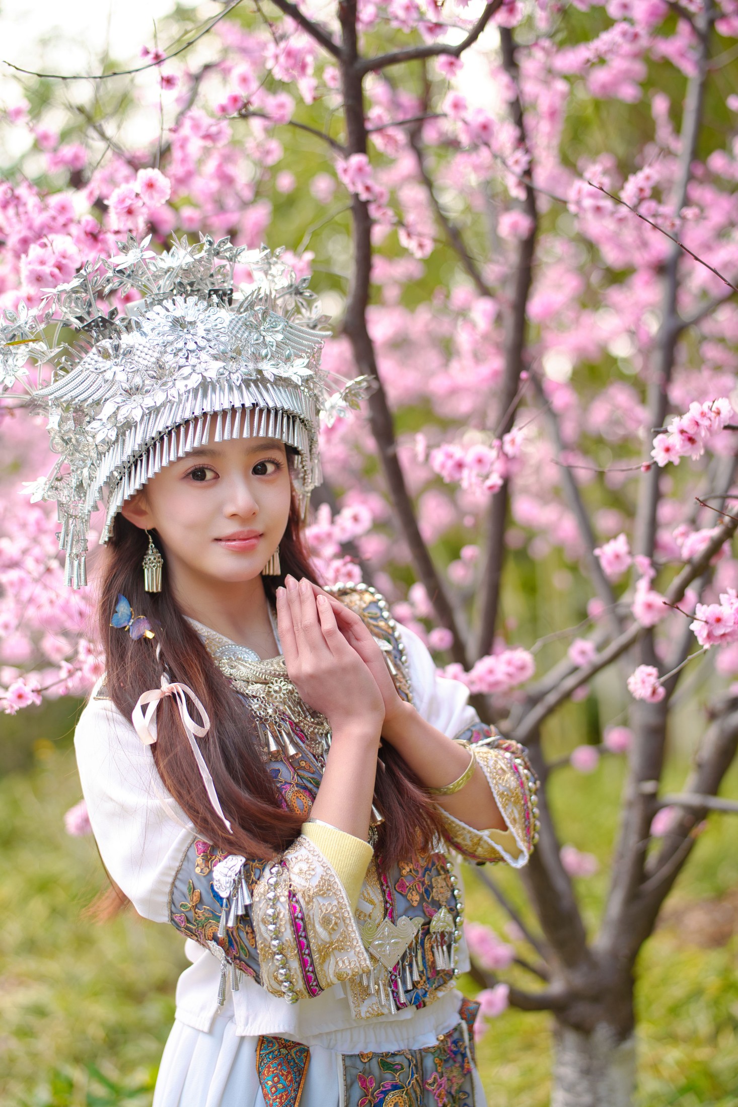 小亿 – 《苗家小可爱》[60P]