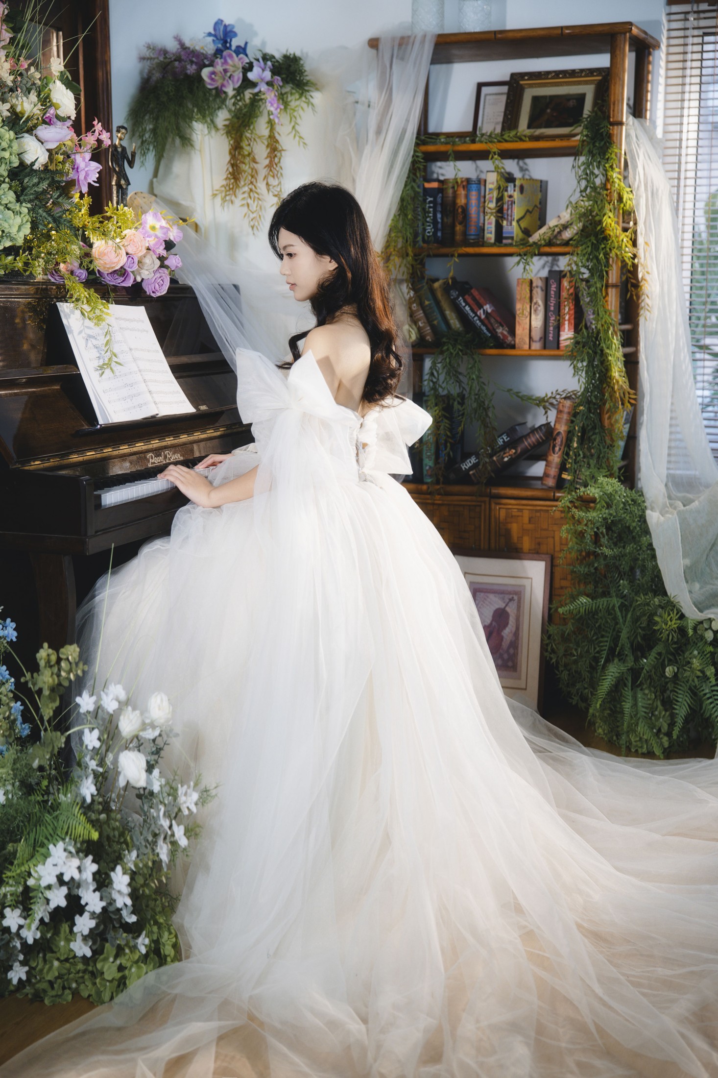 单单 – 《弹奏钢琴的少女》[13P]