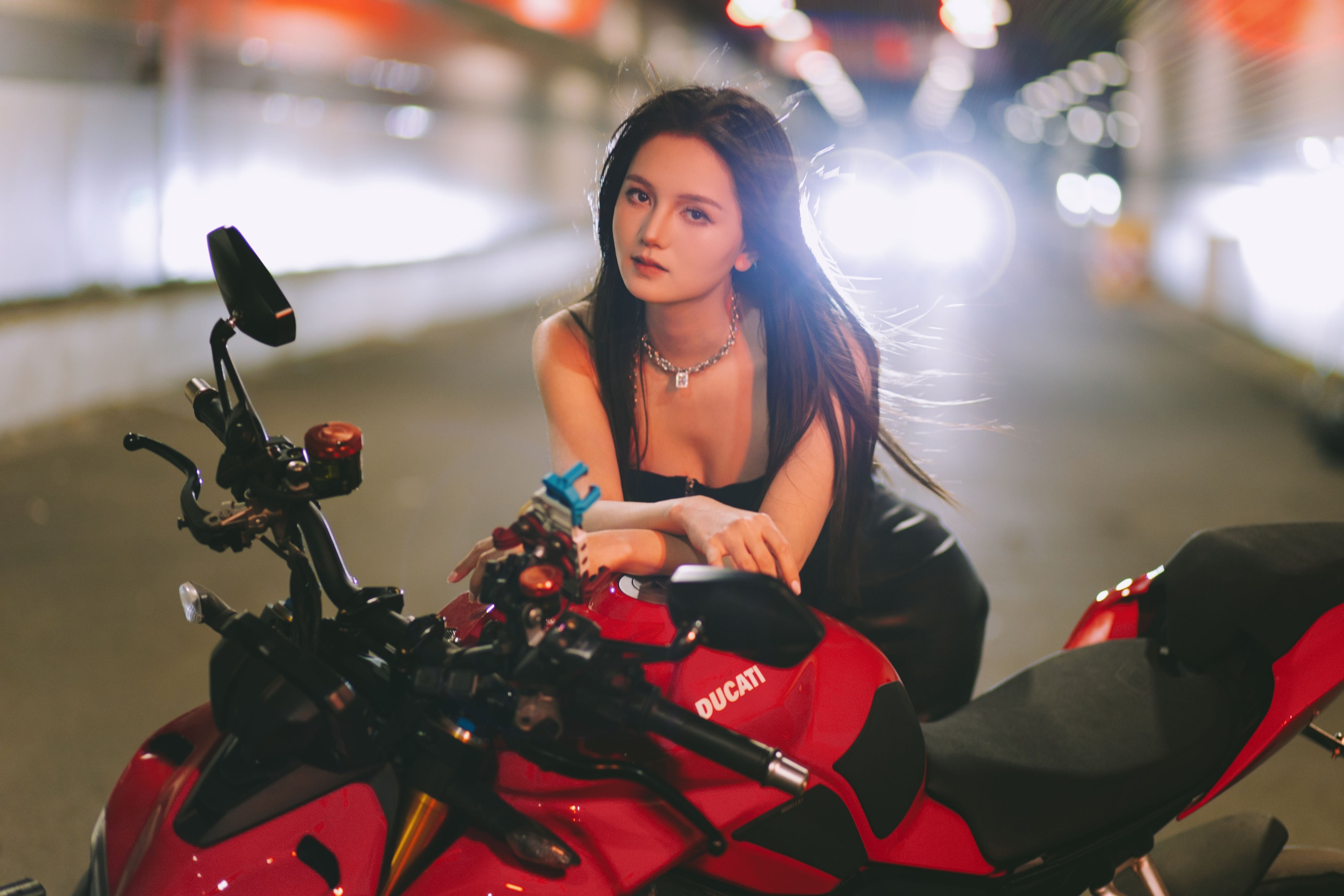 都都 – 《性感机车手》[13P]