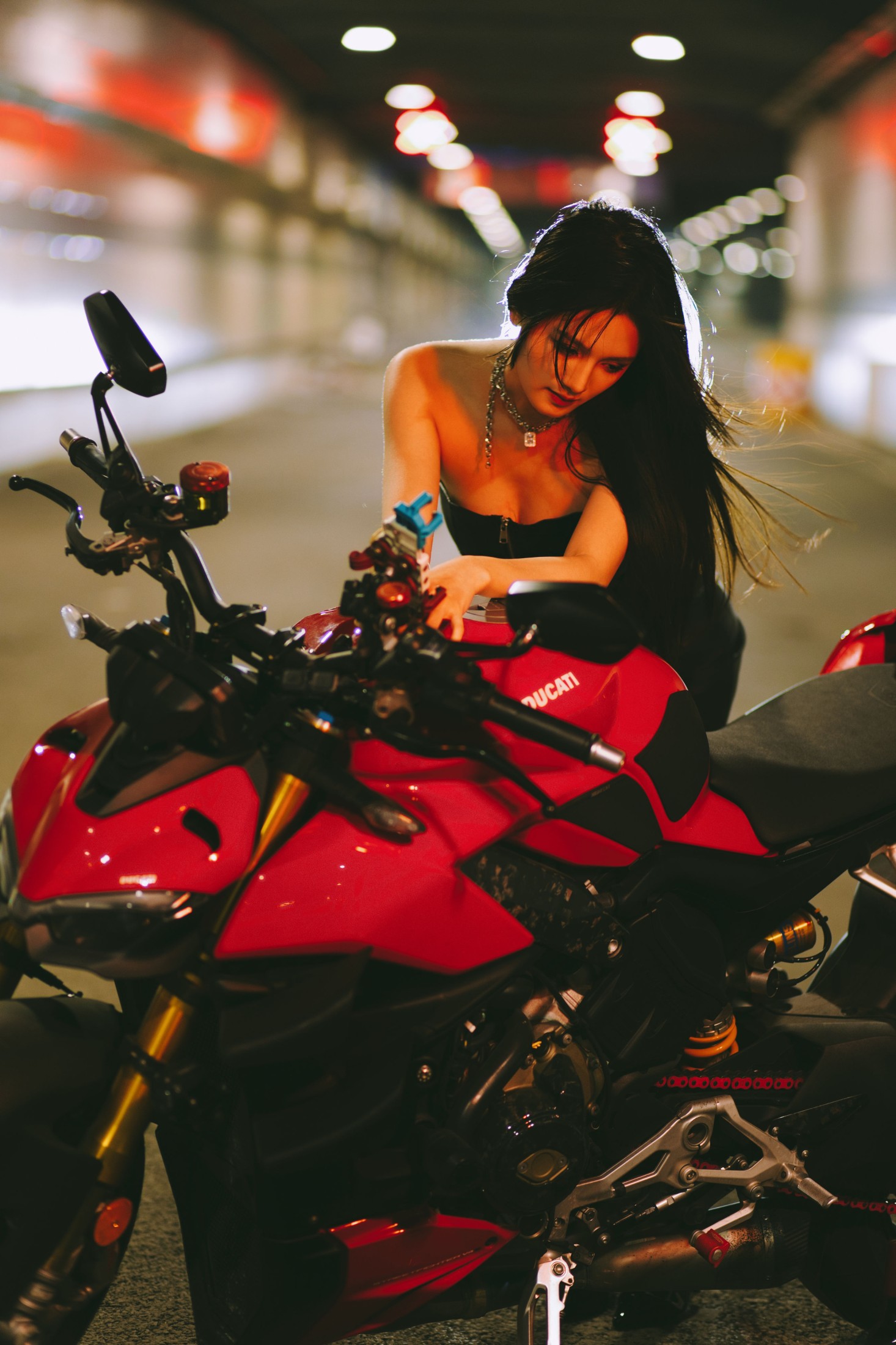 都都 – 《性感机车手》[13P]