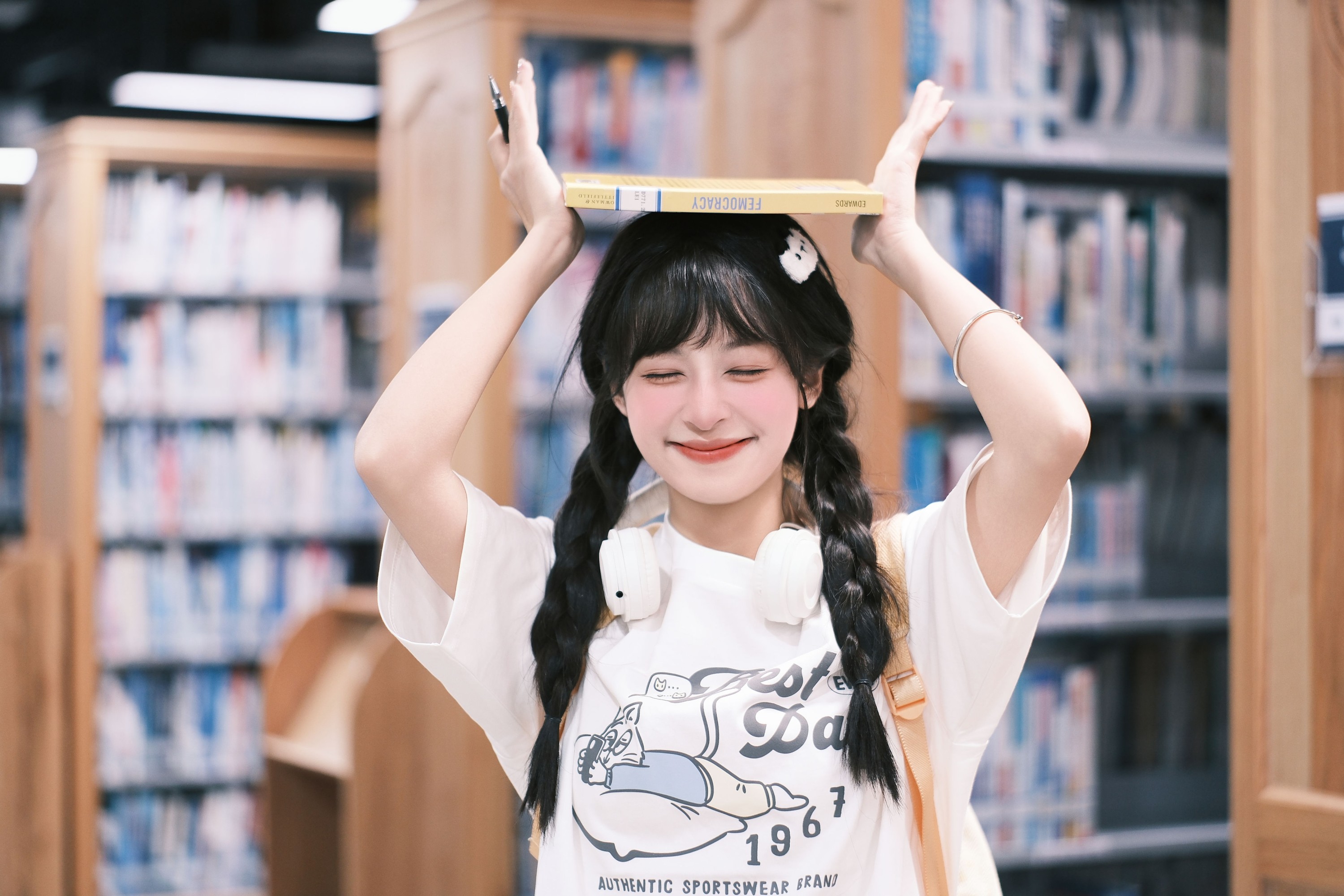 夏芋小年 – 《图书馆女孩》[27P]