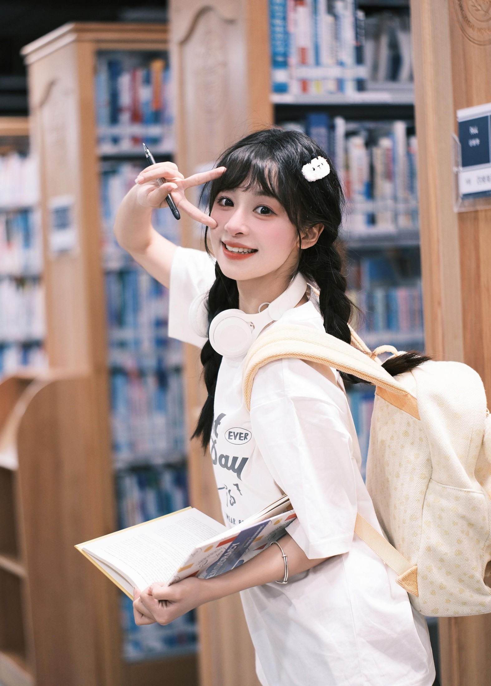 夏芋小年 – 《图书馆女孩》[27P]