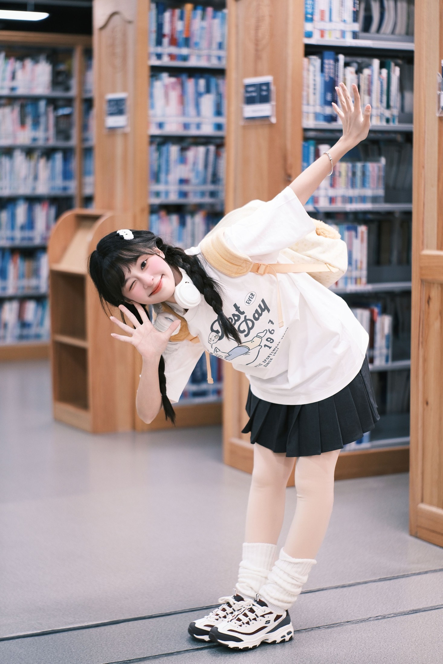 夏芋小年 – 《图书馆女孩》[27P]