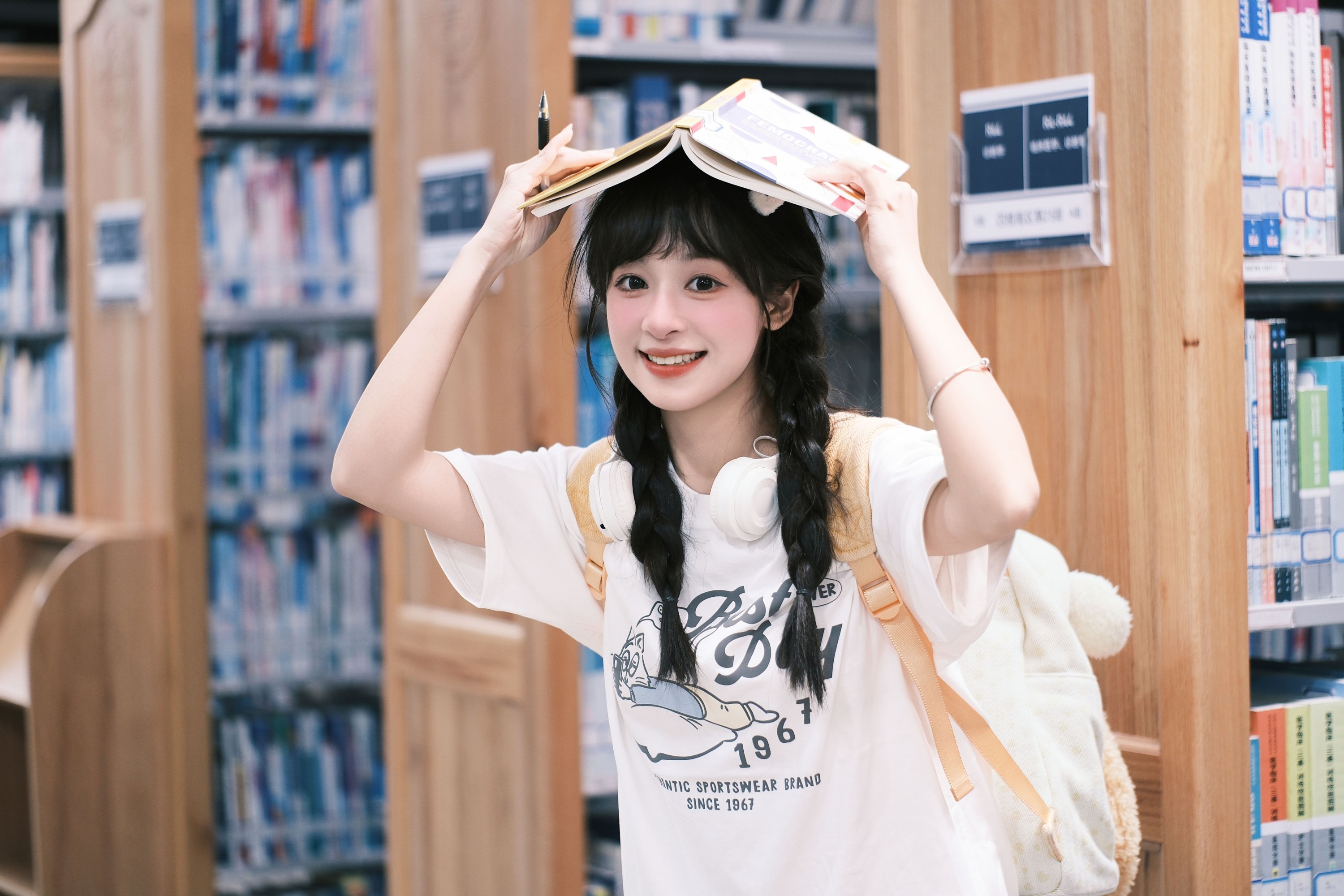 夏芋小年 – 《图书馆女孩》[27P]