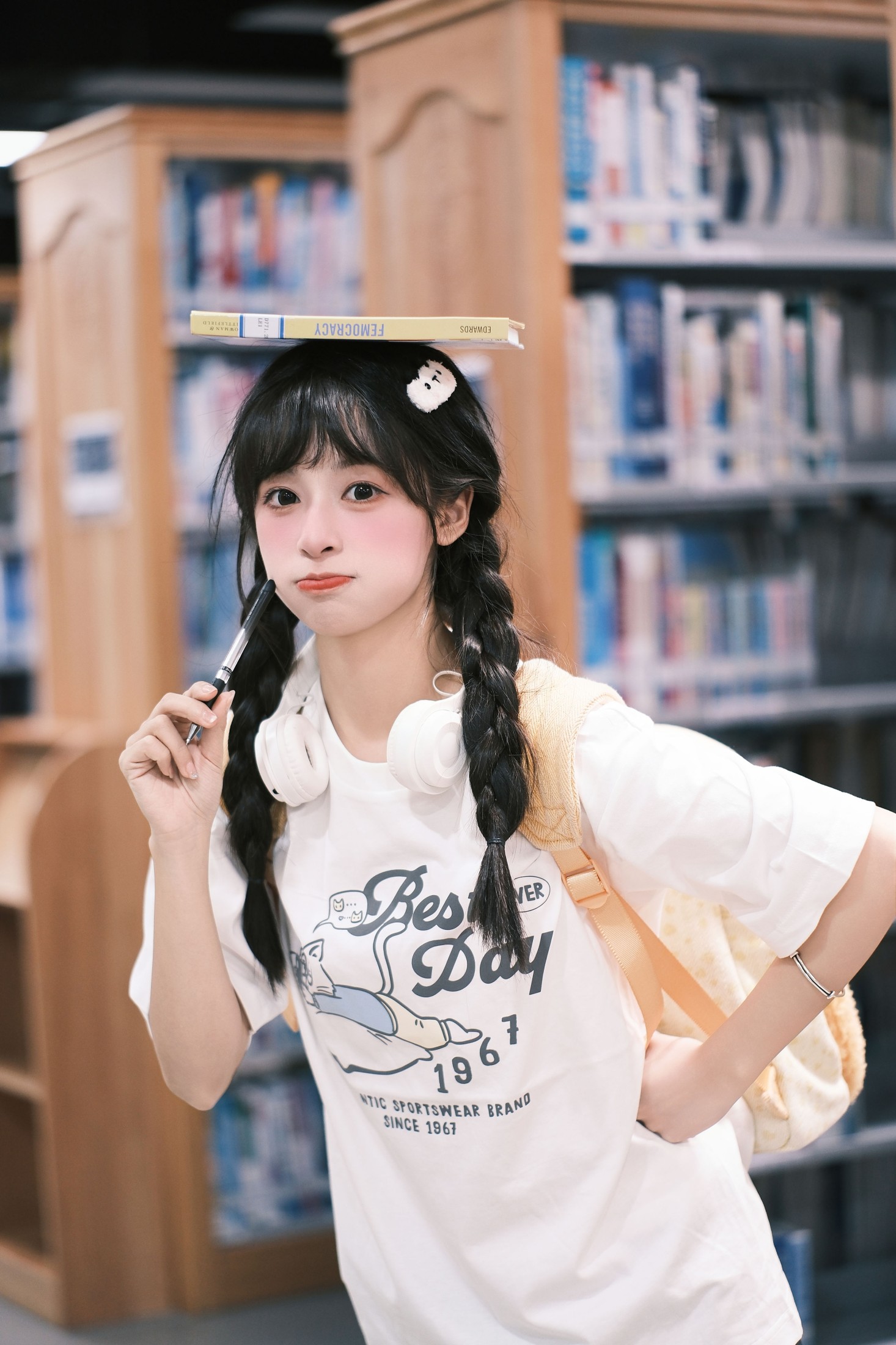 夏芋小年 – 《图书馆女孩》[27P]