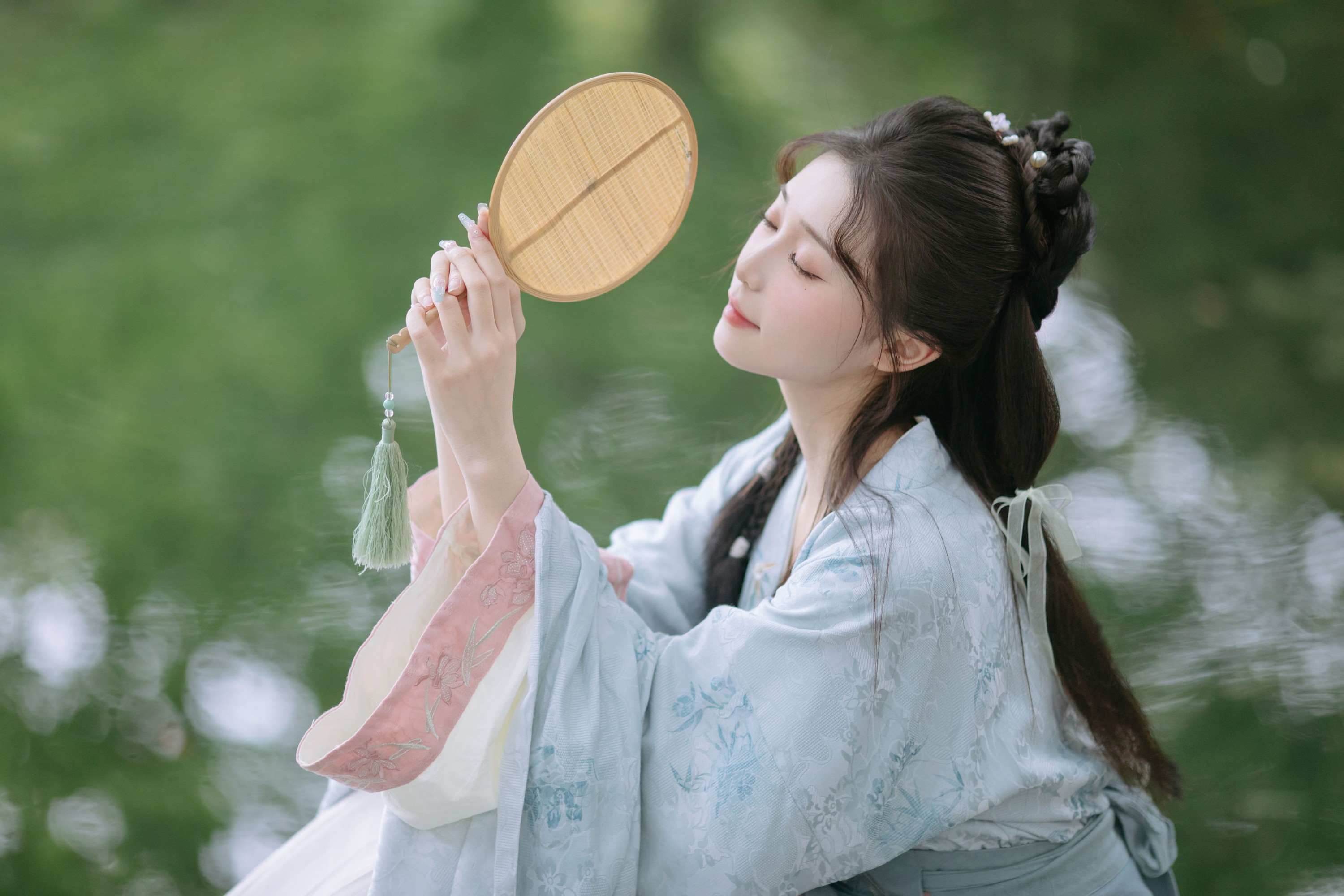 褚鸢鸢 – 《国风少女》[18P]