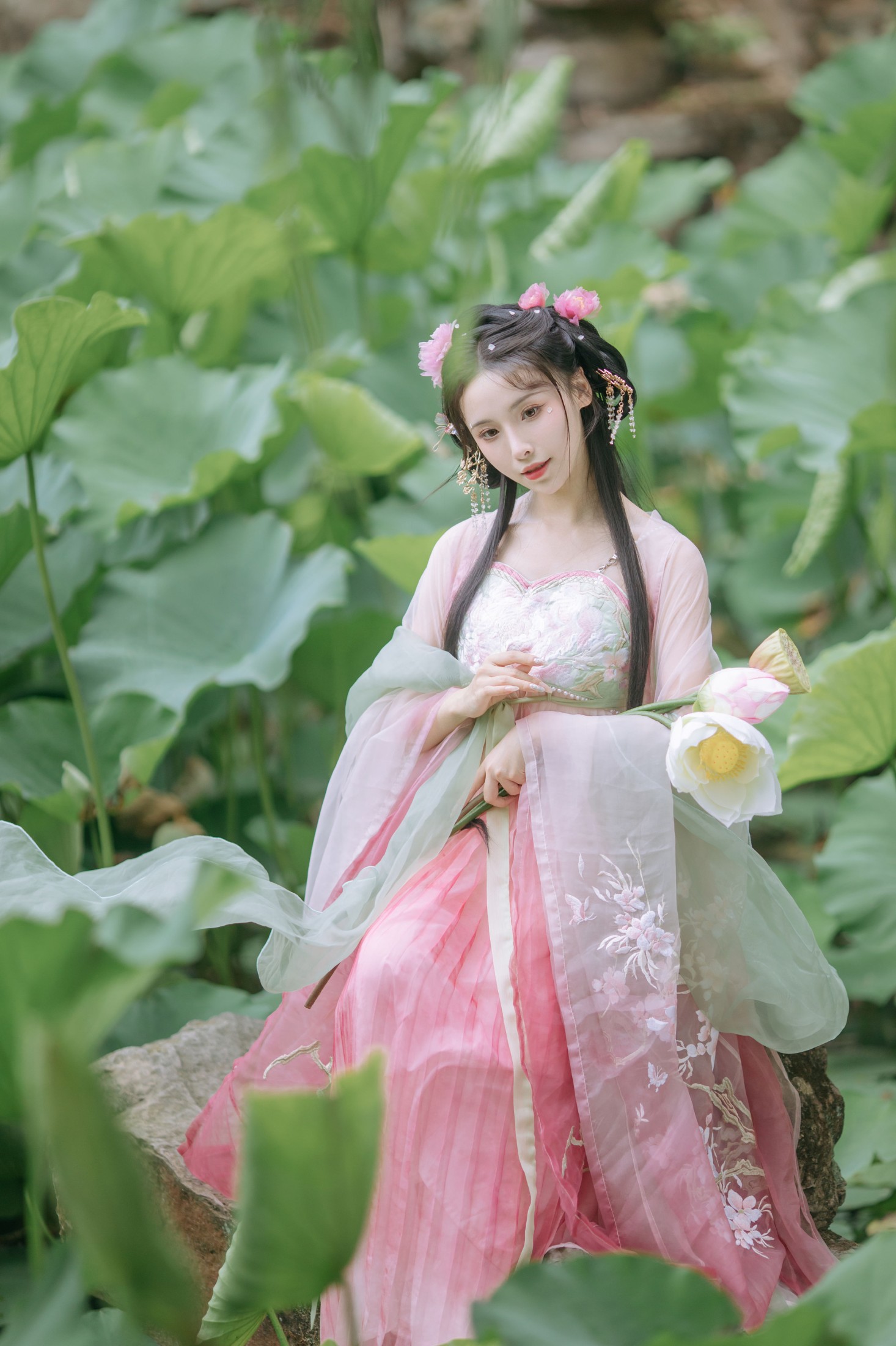 一小枝枝枝枝 – 《荷香袅袅》[18P]