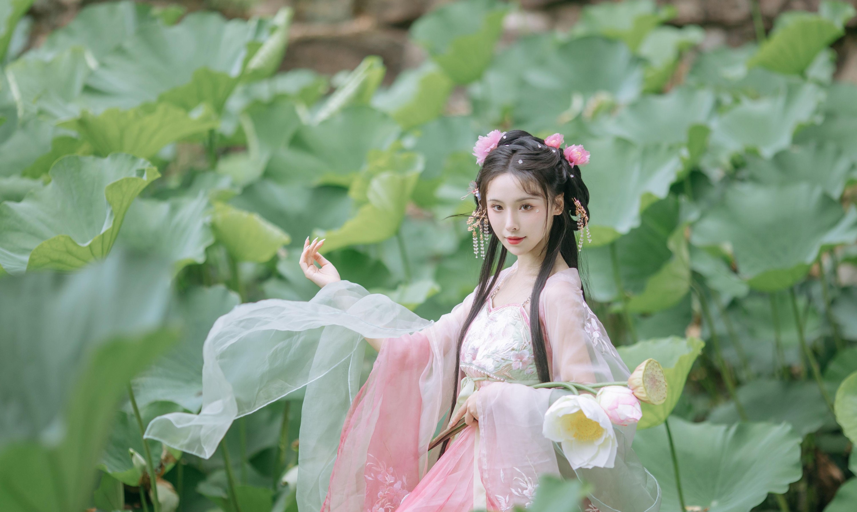 一小枝枝枝枝 – 《荷香袅袅》[18P]