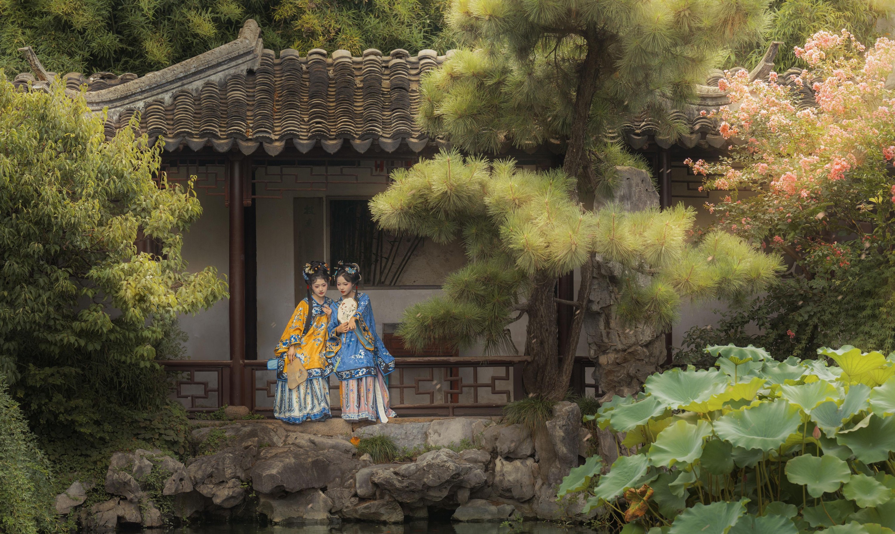 遥七不卖鸡毛菜 曦月云 – 《她和她的故事》[13P]