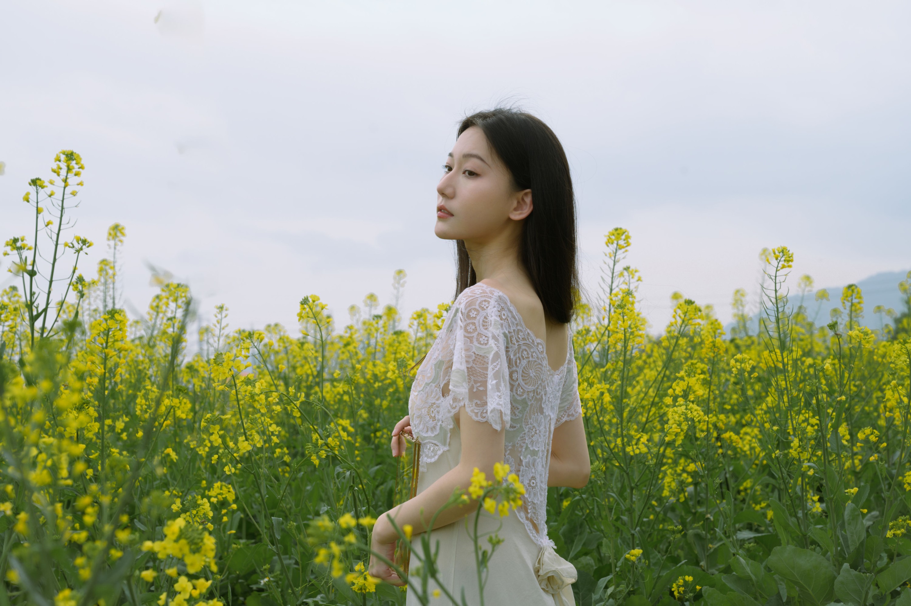 小月 – 《阴天与油菜花》[35P]