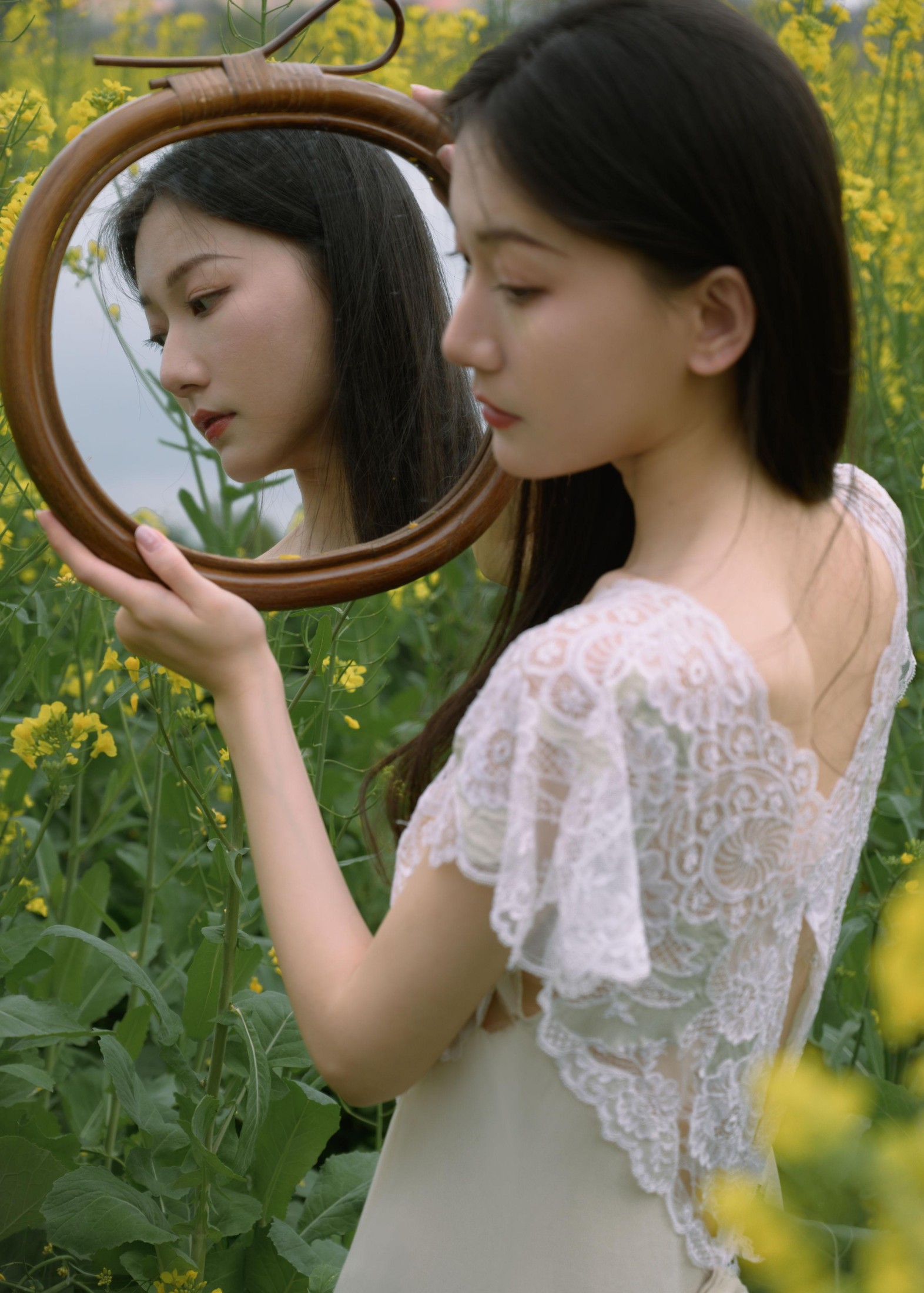 小月 – 《阴天与油菜花》[35P]