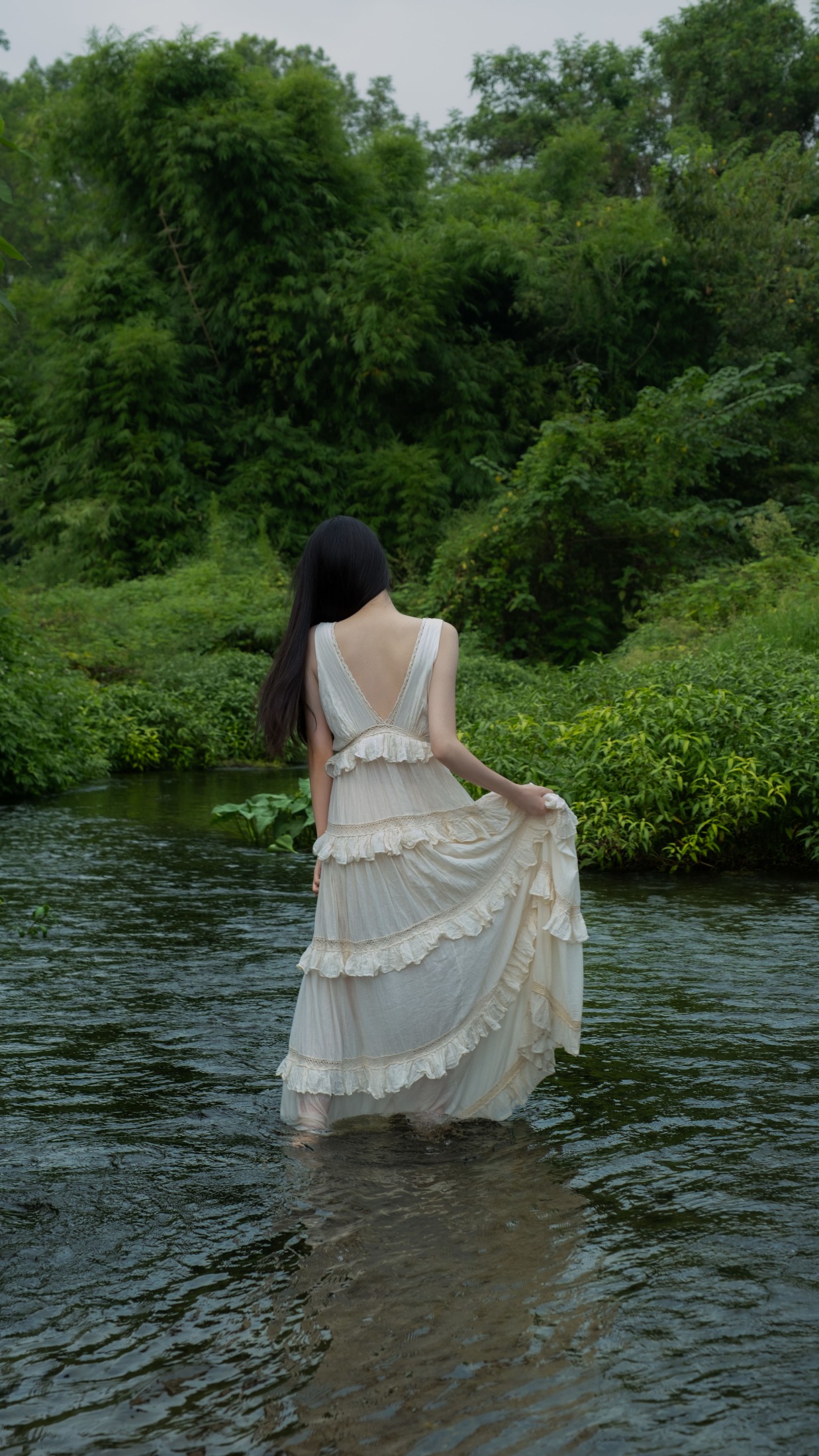 阳 – 《像一阵流淌的梦》[16P]