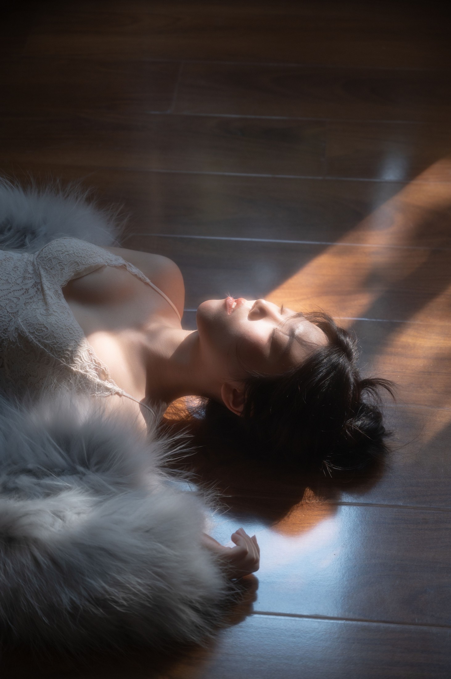 乐乐 – 《冬日》[13P]