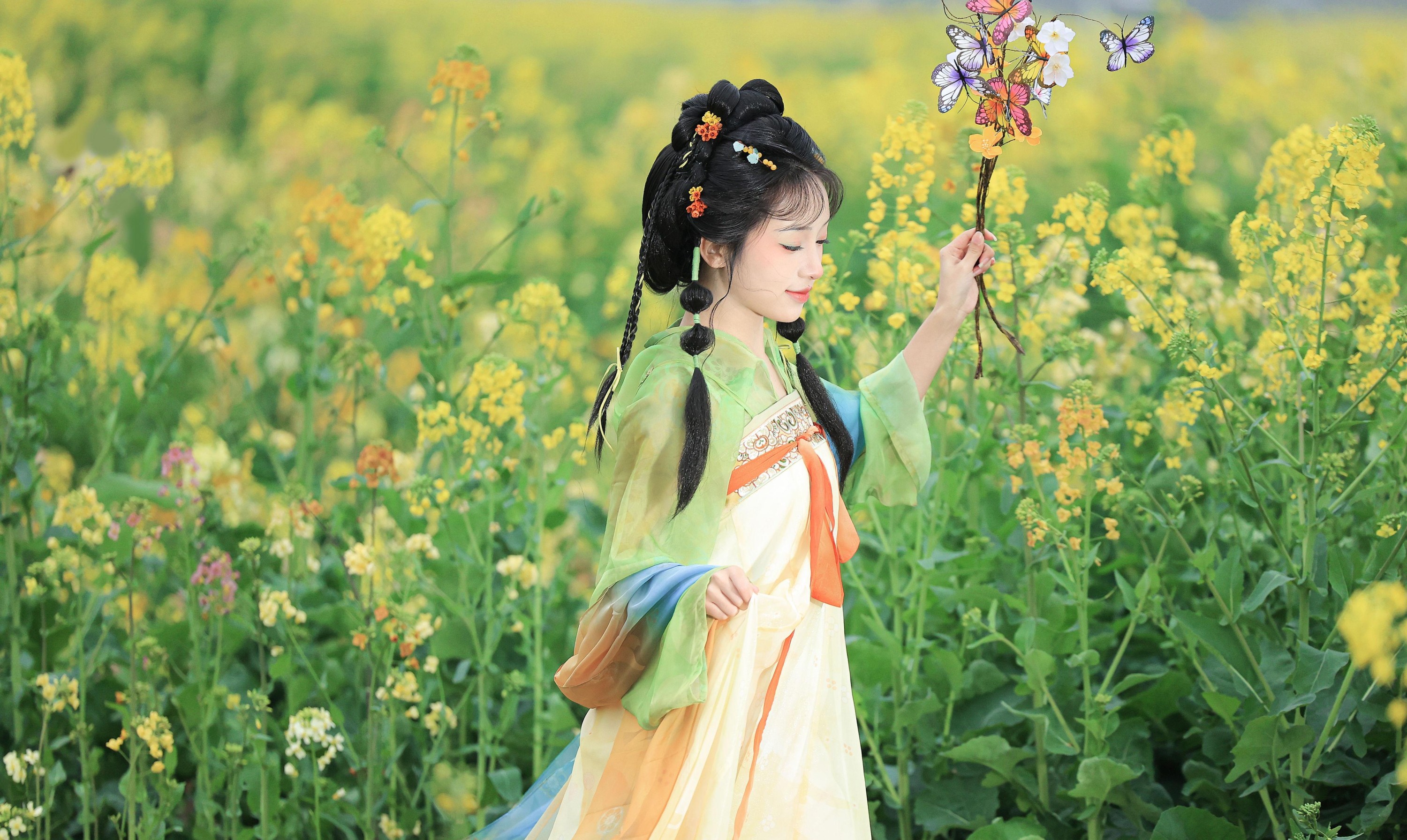 君尹兰 – 《春日之约》[18P]