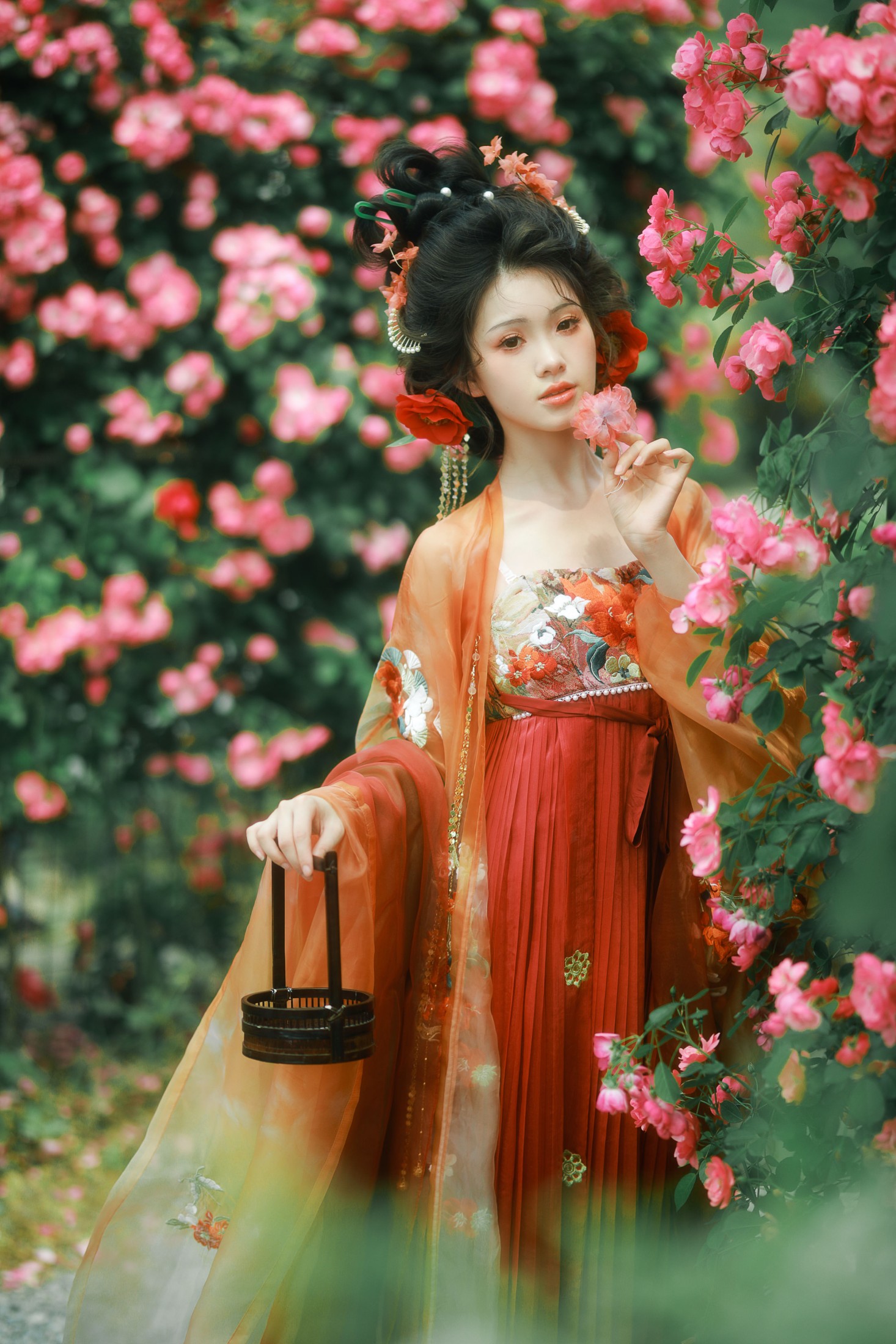 悦璃 – 《蔷薇汉服》[15P]