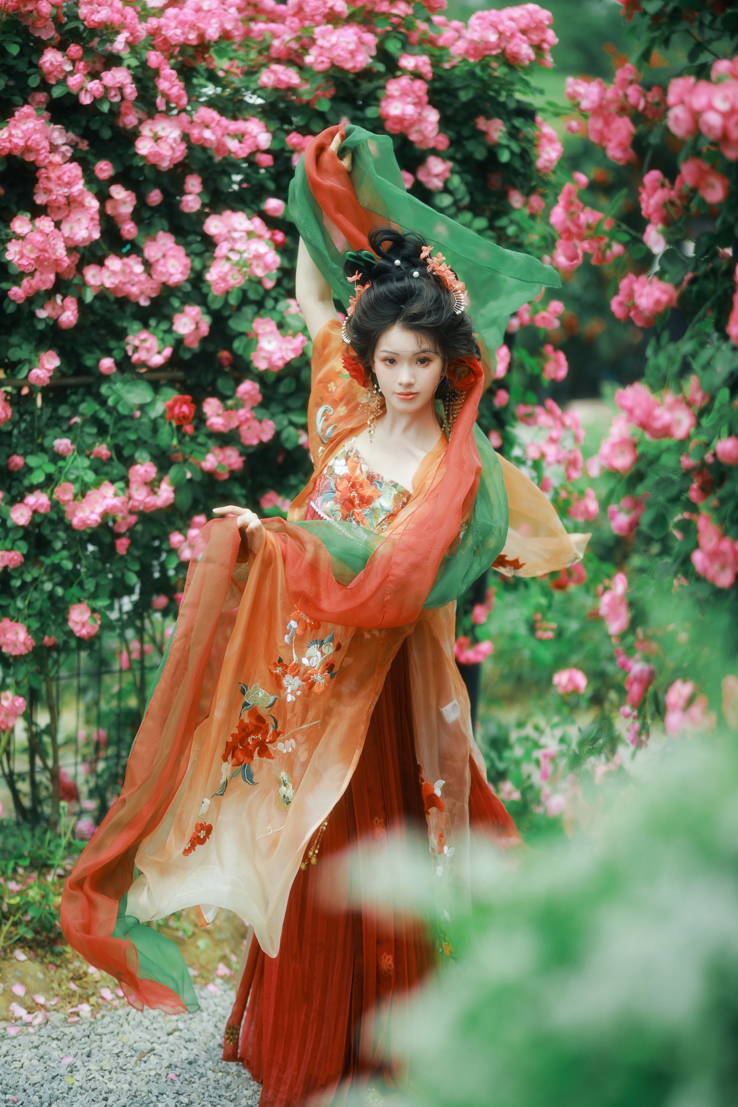 悦璃 – 《蔷薇汉服》[15P]