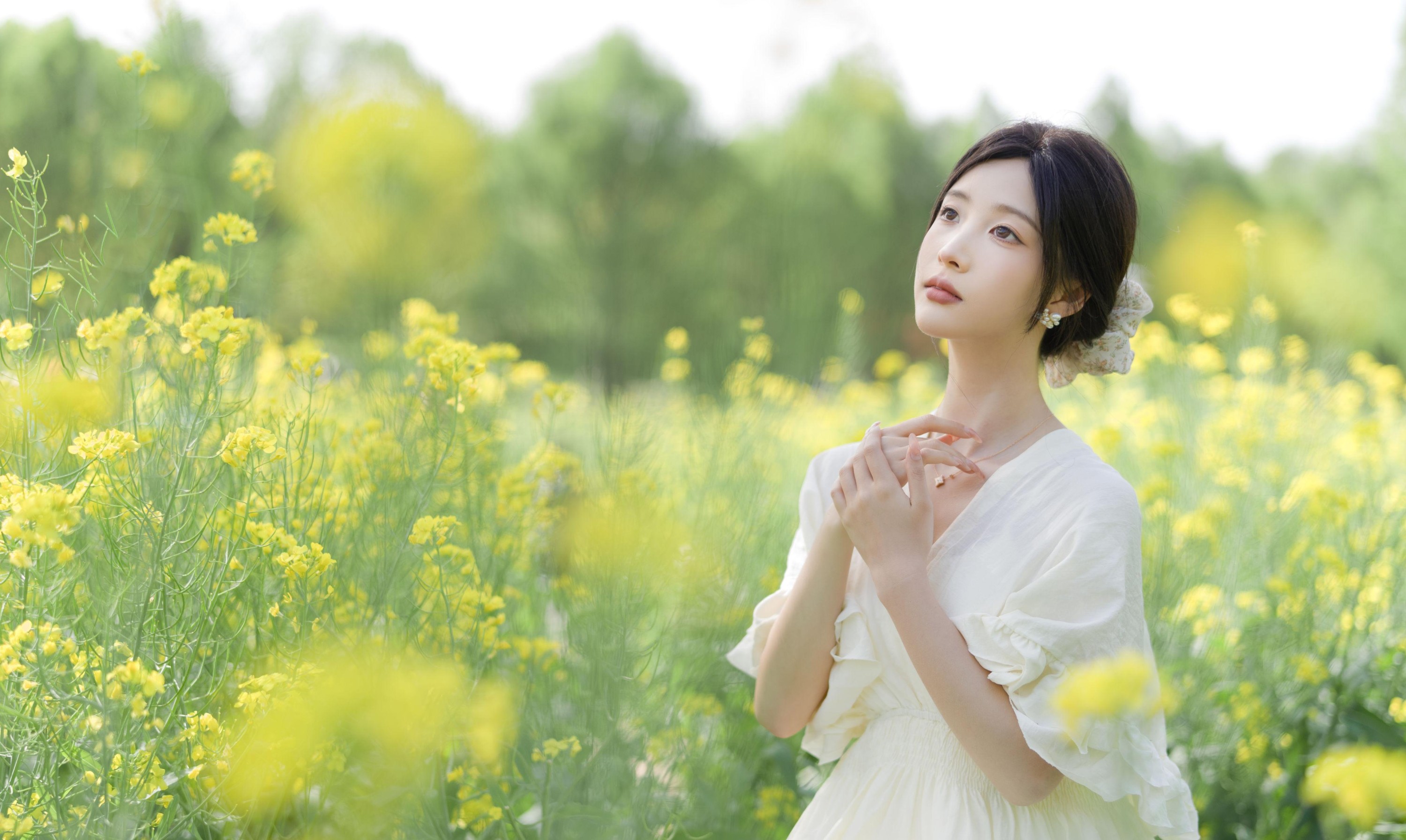 栀栀雯 – 《梦幻花海》[44P]