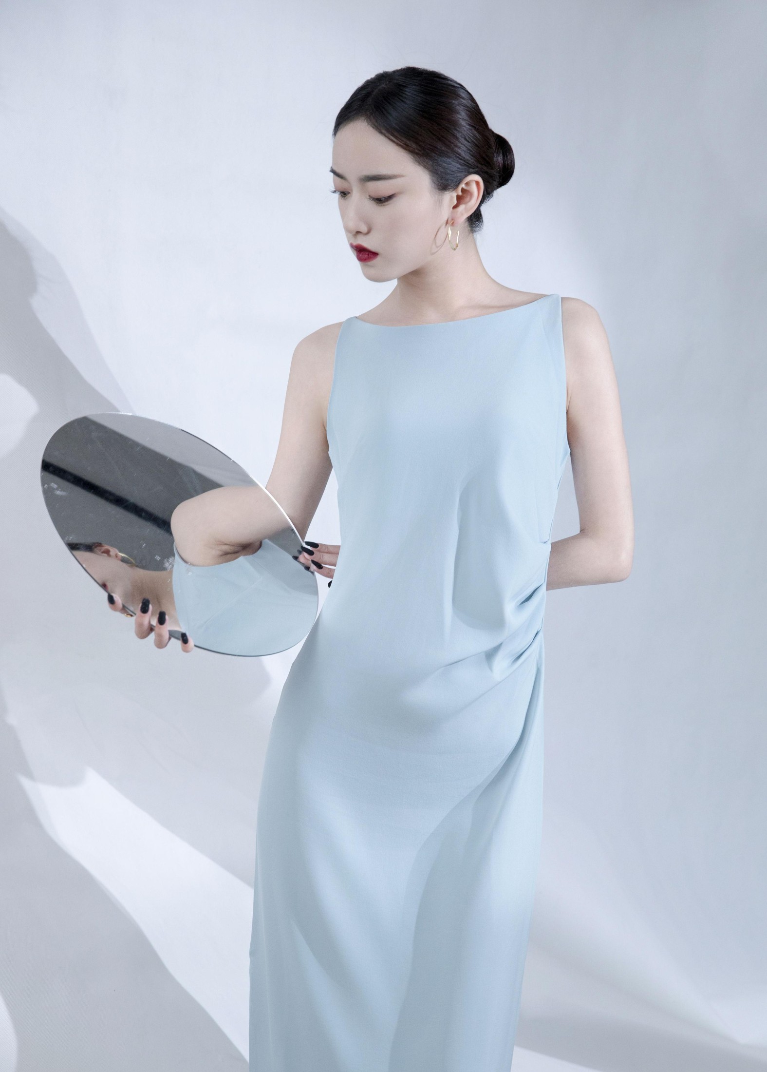 安仔麻麻 – 《一面镜子》[26P]