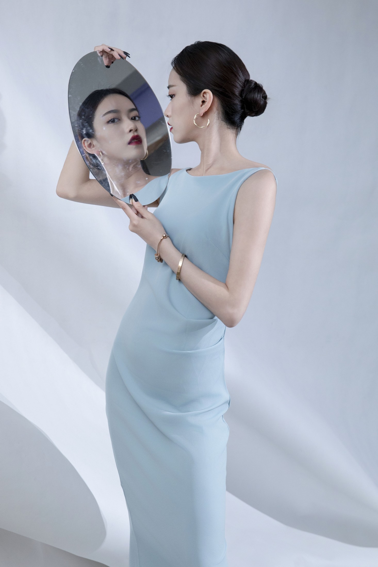 安仔麻麻 – 《一面镜子》[26P]