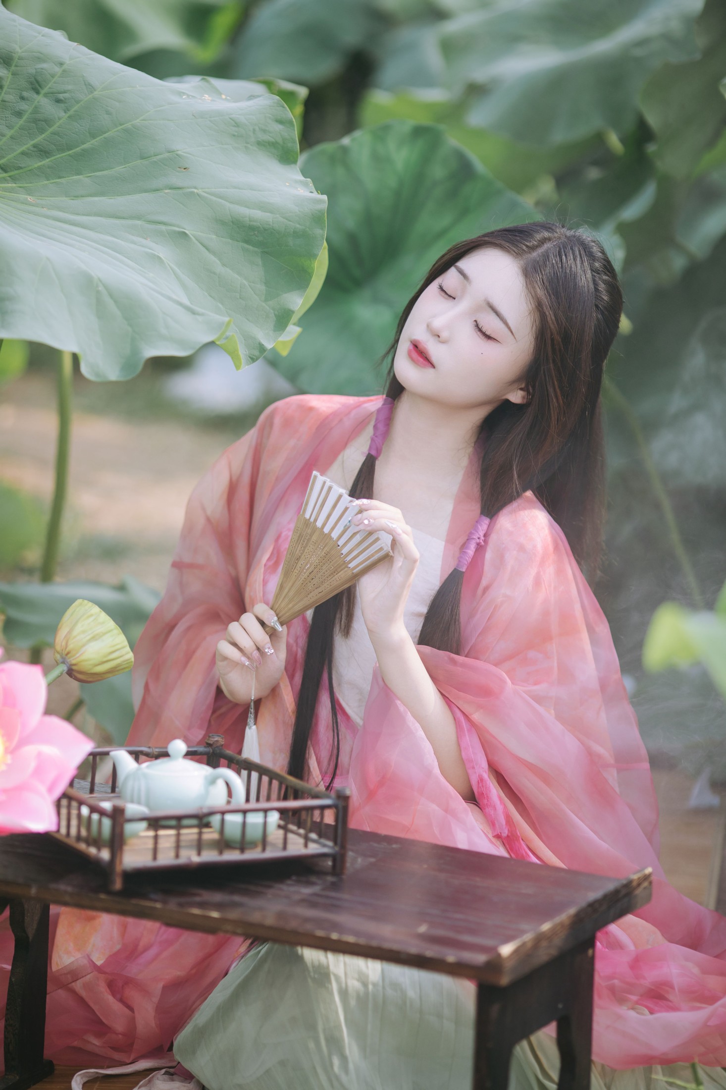 褚鸢鸢 – 《晚风吹倒荷花叶》[17P]