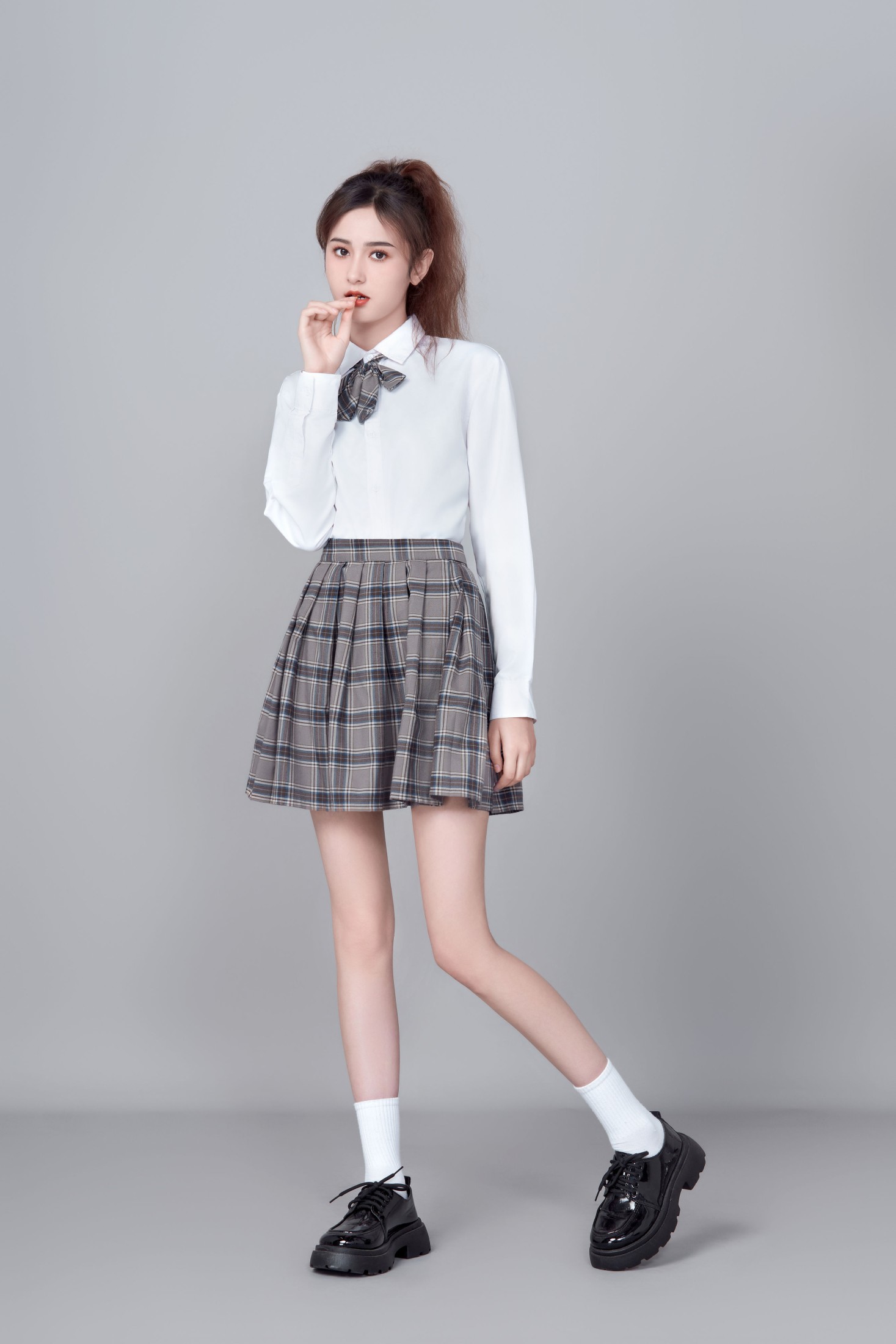 坎杜克 – 《白衫格裙：少女活力映像》[14P]