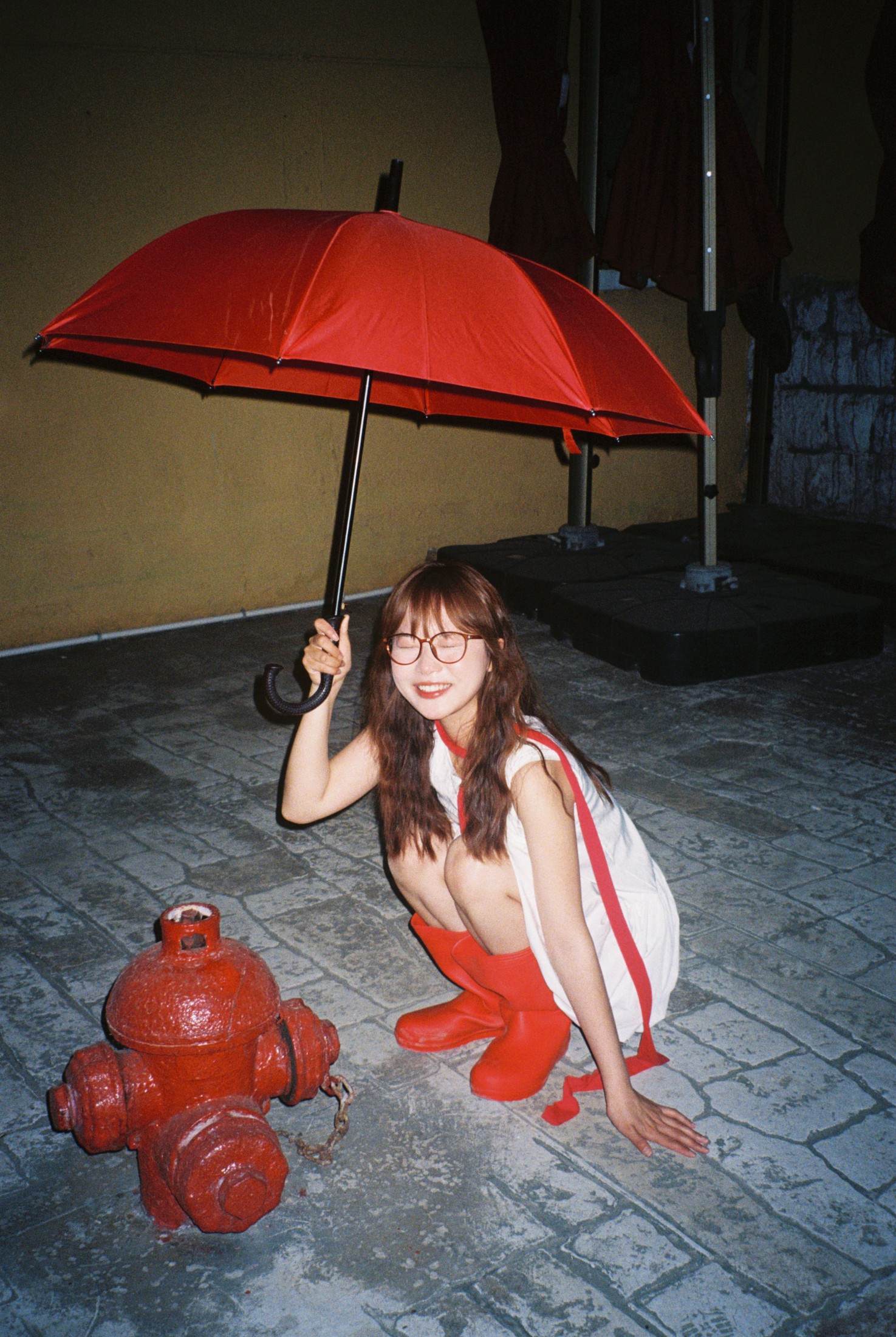 吴椿椿 – 《我的胶片机在晚上也不会撒谎！》[14P]