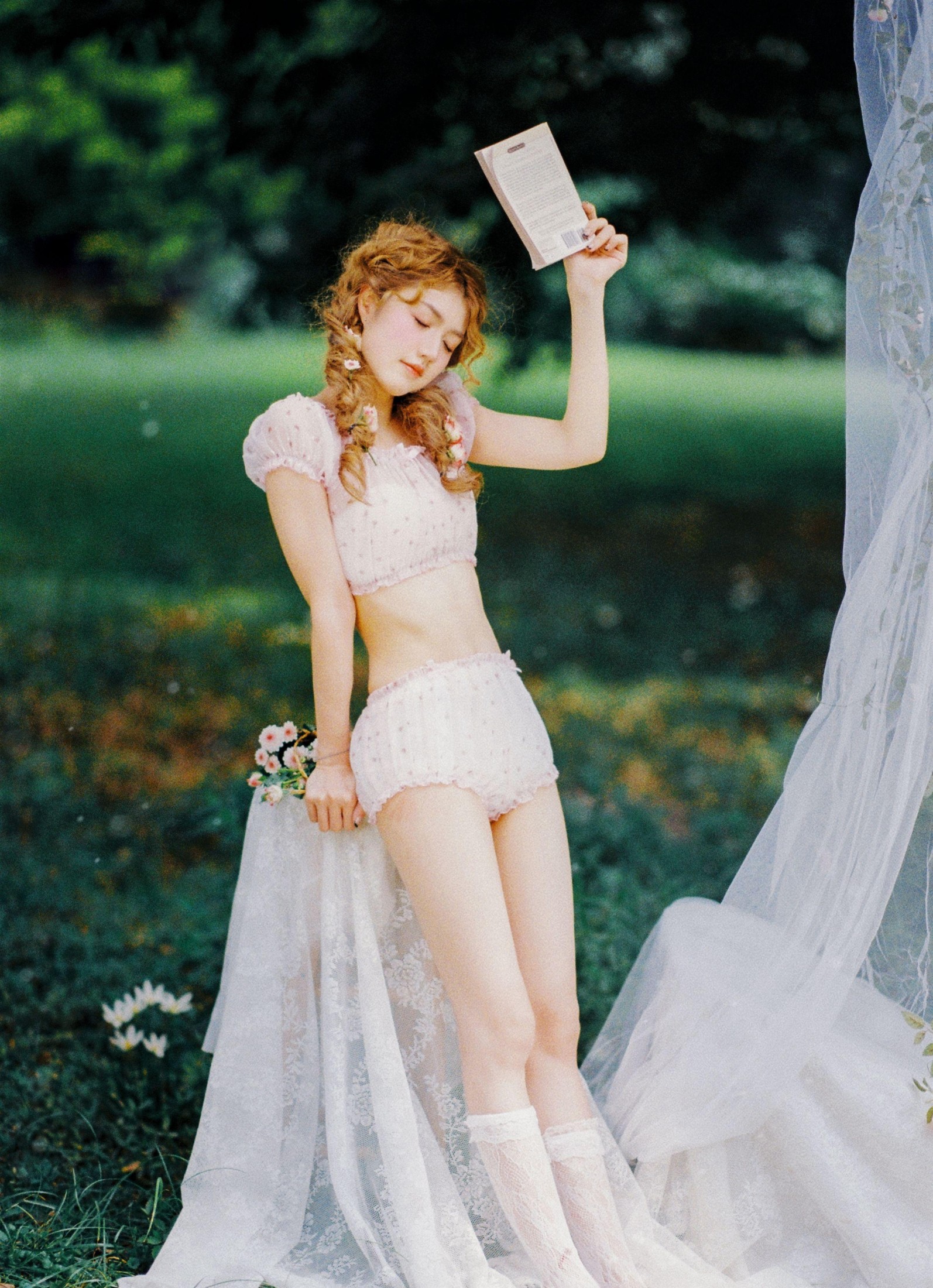 雨涵 – 《金发少女》[13P]