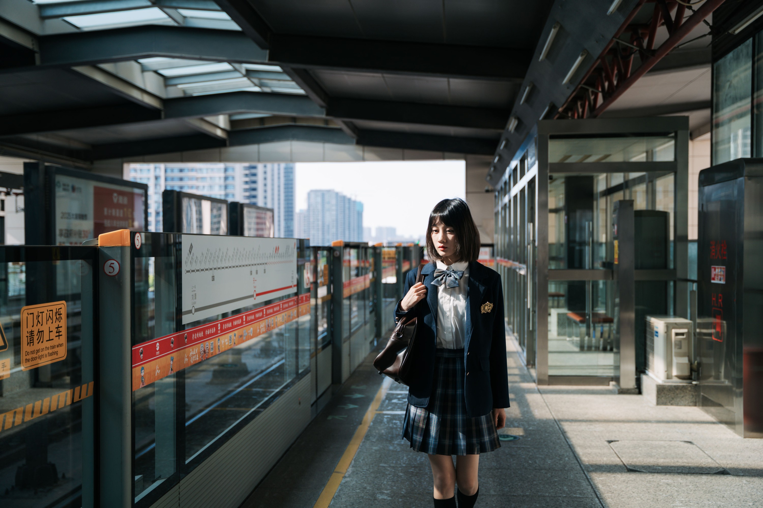 七七 – 《电影感日系地铁人像》[23P]